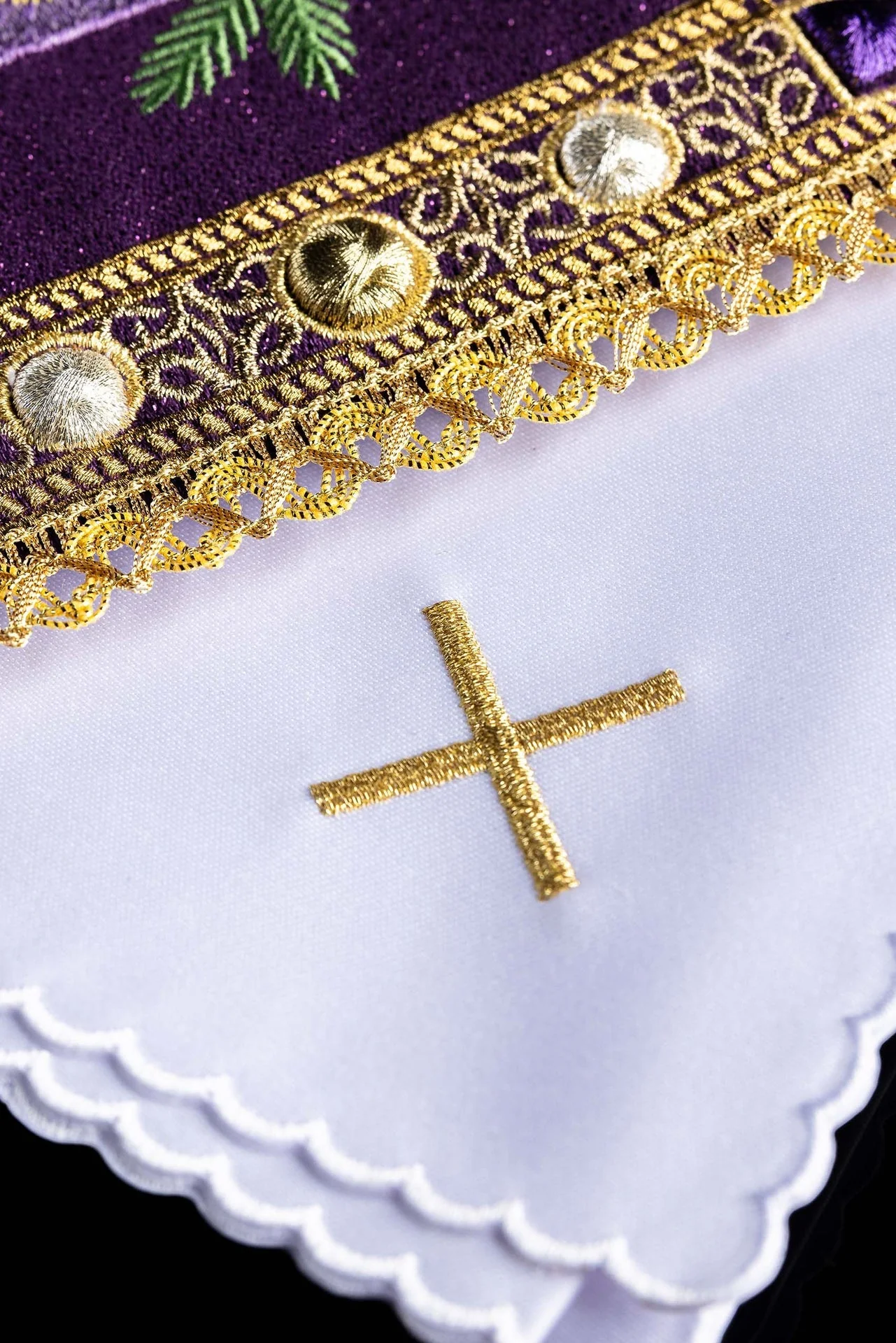 Advent Embroidered Altar Linen Set - Image 4