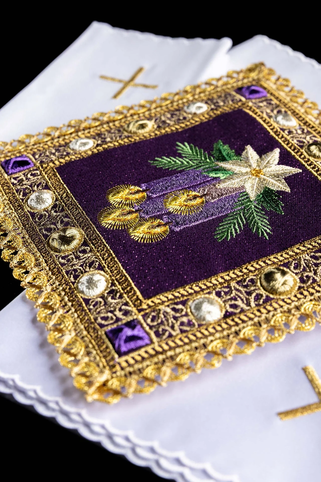 Advent Embroidered Altar Linen Set - Image 5