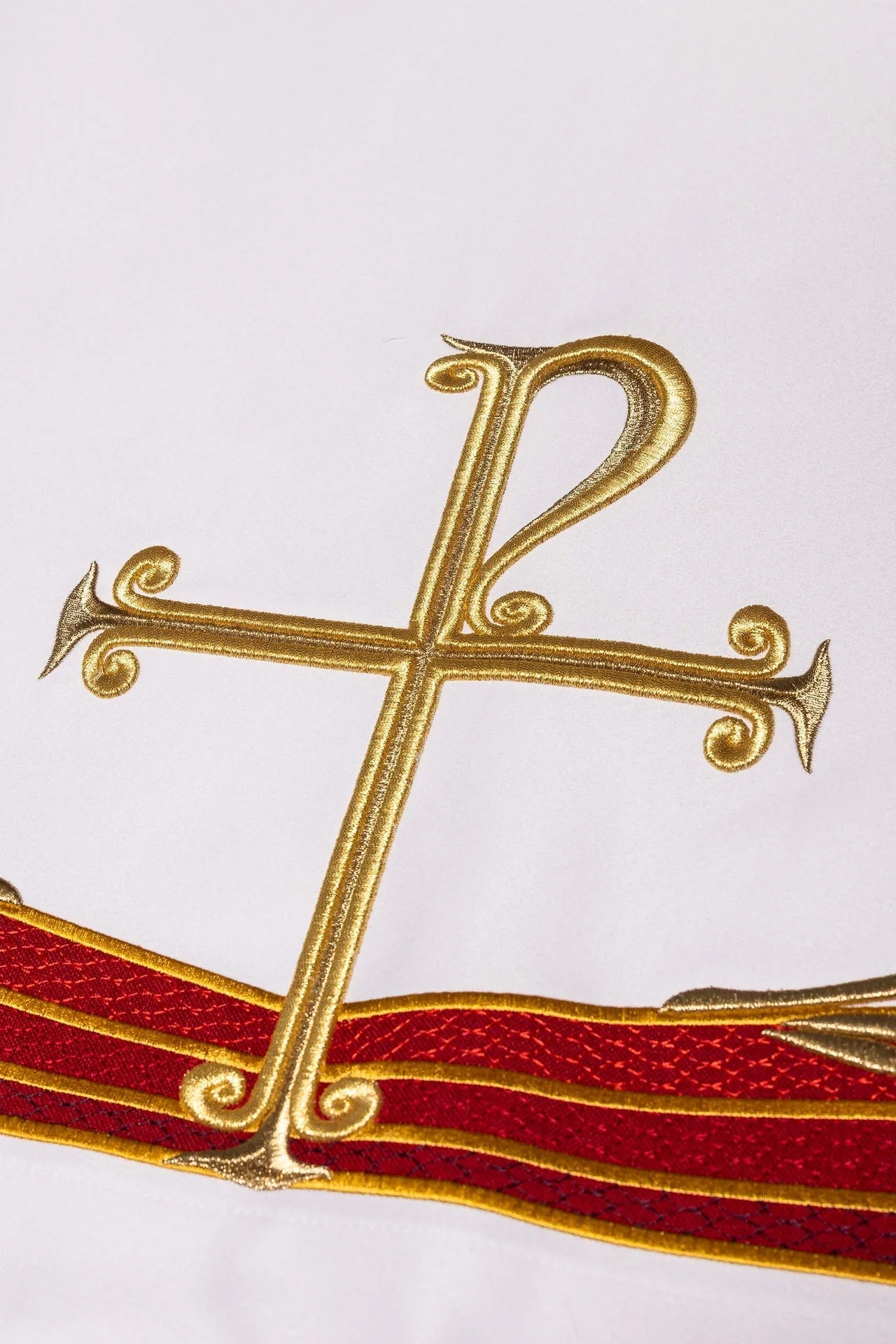 Altar cloth with an embroidered Pax symbol - Image 2