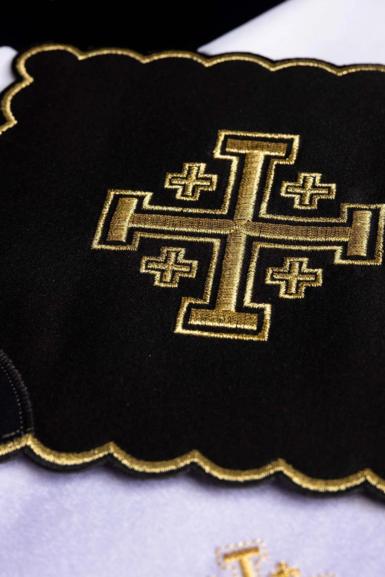 Black chalice linens set embroidered with the Jerusalem Cross - Image 2