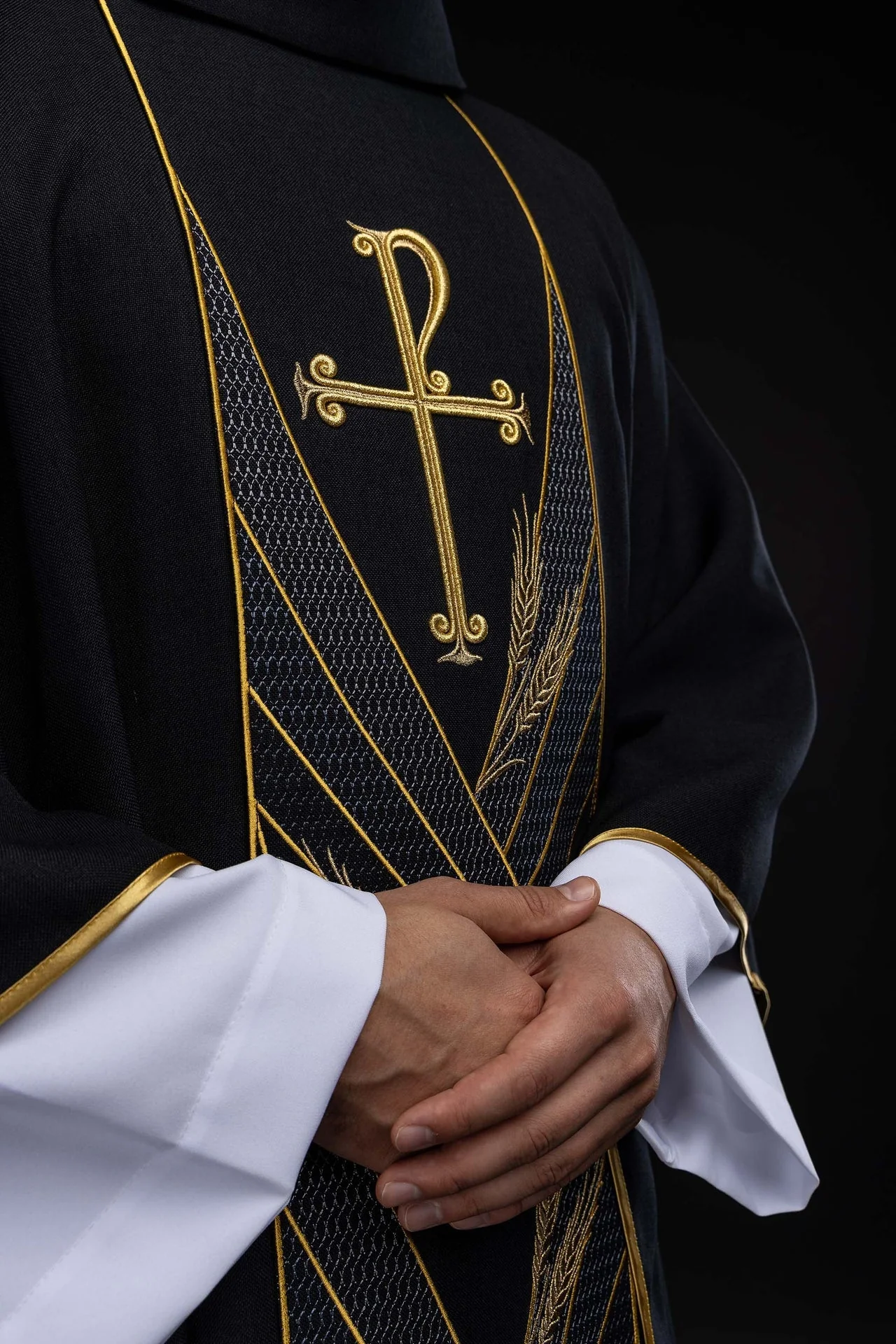 Black chasuble with an embroidered PAX band - Image 4