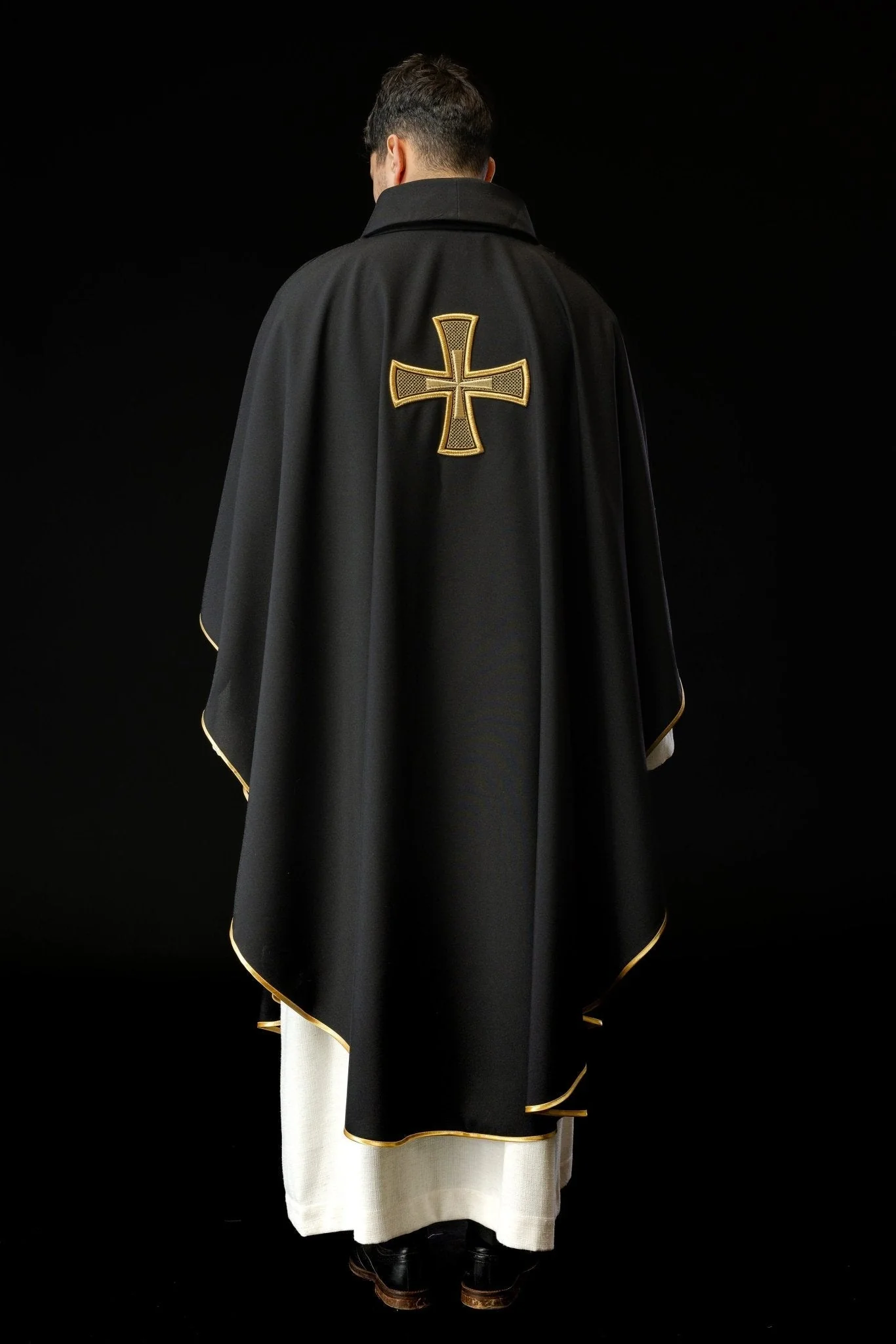 Black chasuble with gold cross - Image 6