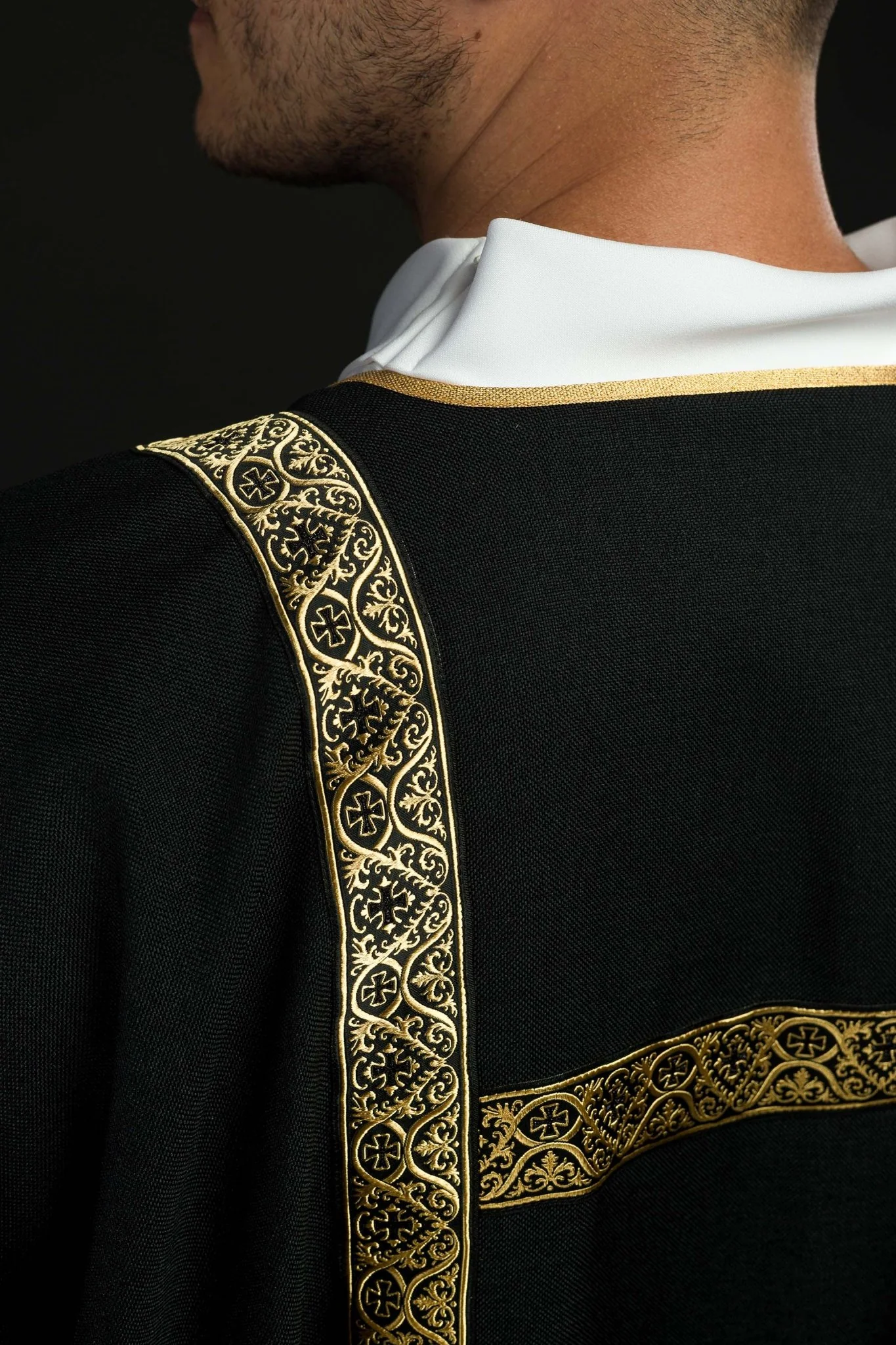 Black dalmatic decorated with gold jacquard ribbons - Image 6