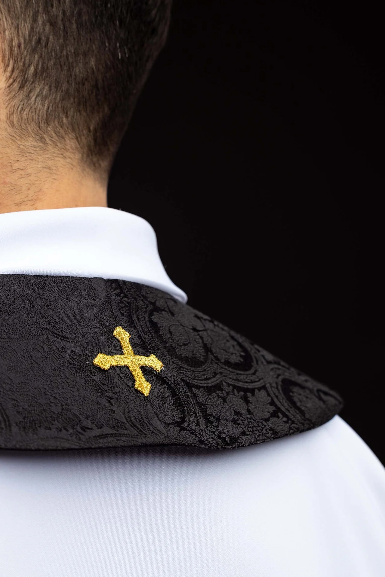 Black jacquard stole embroidered with a cross motif - Image 6