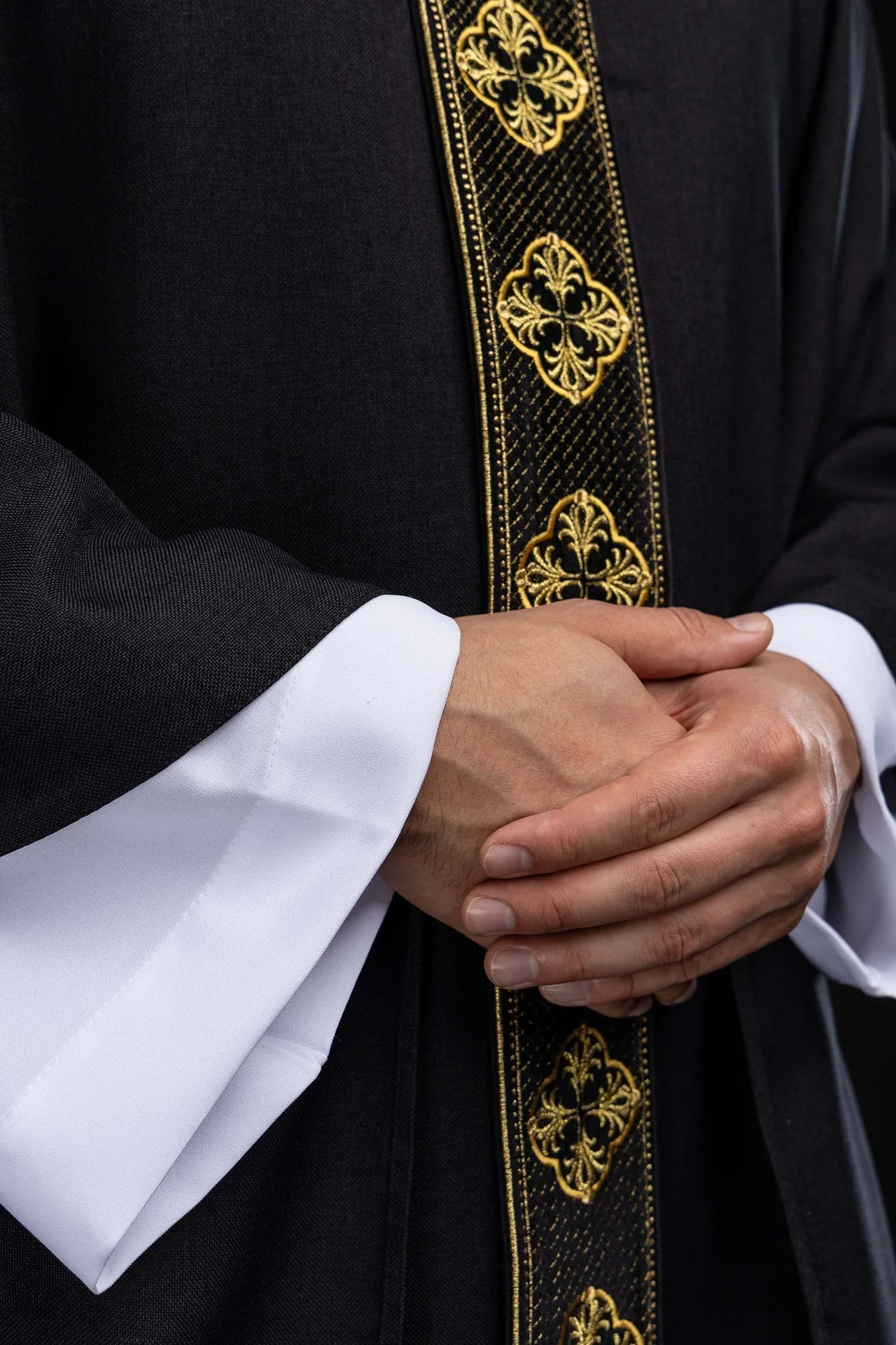 Black liturgical chasuble with an embroidered orphrey and a cross-patterned collar - Image 3