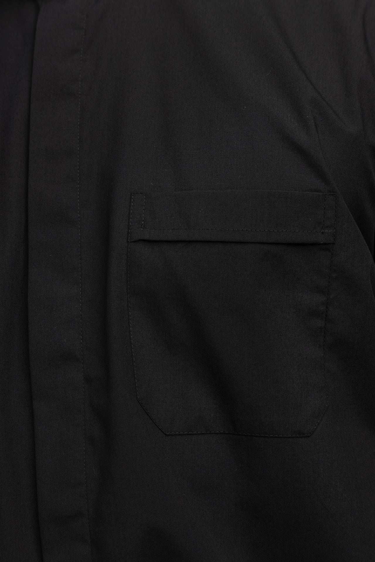 Black short-sleeved Roman clerical shirt with clerical collar - Image 3