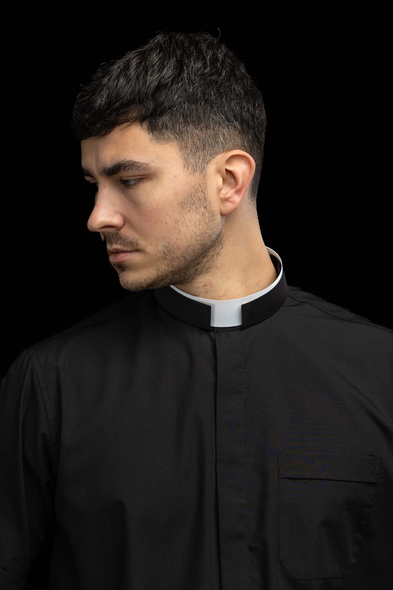 Black short-sleeved Roman clerical shirt with clerical collar - Image 6