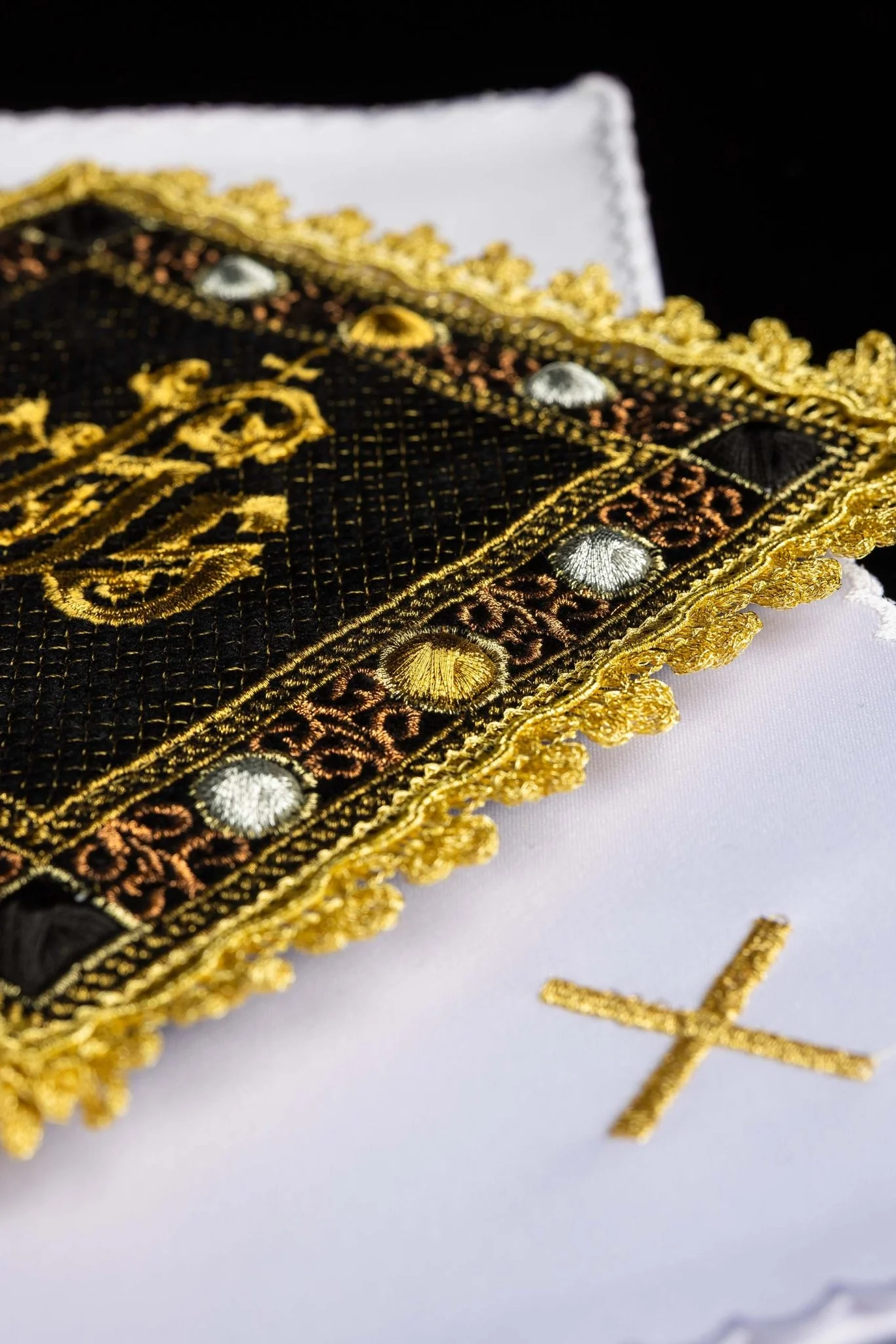 Black velvet chalice linens set with an embroidered IHS symbol - Image 5