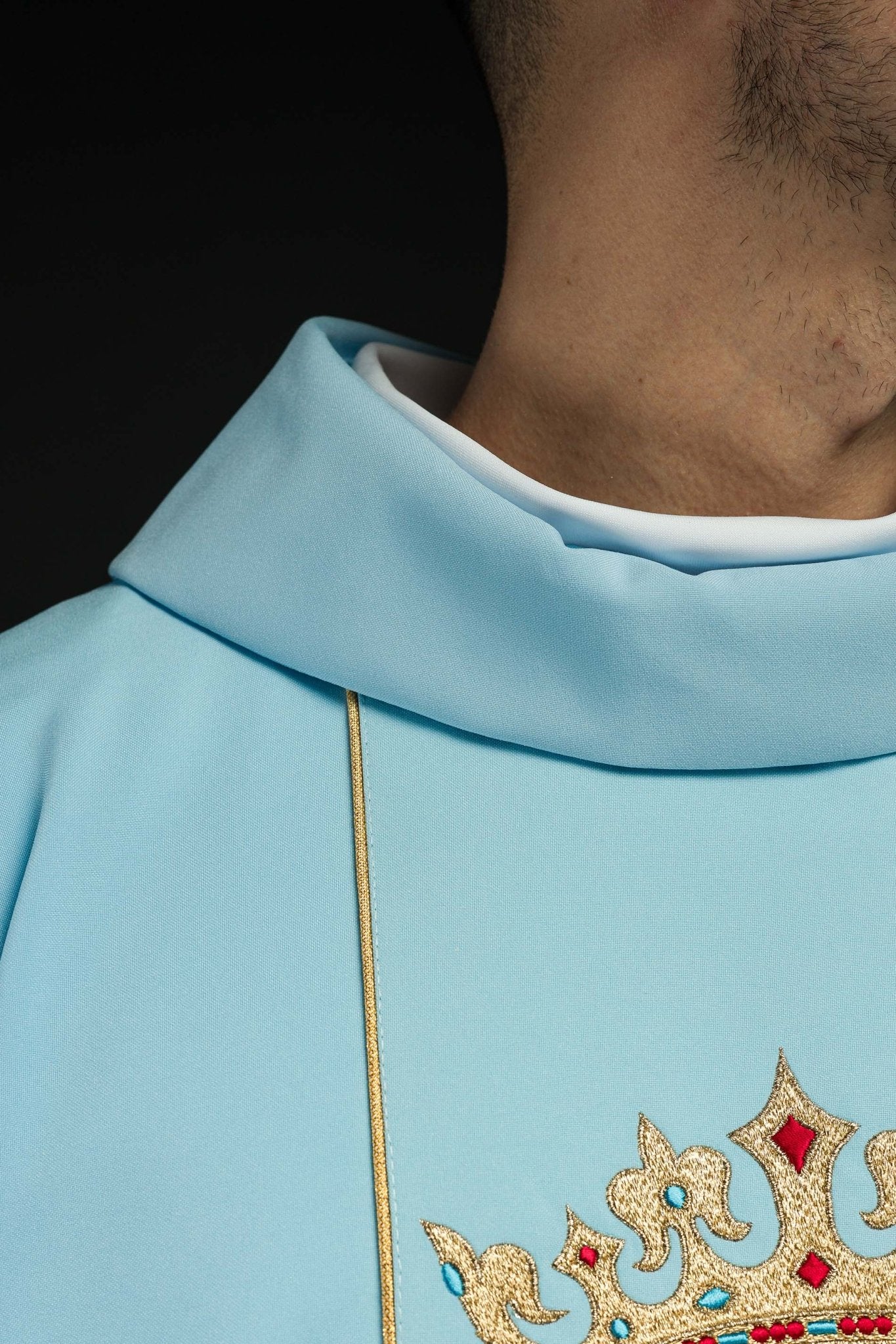 Blue liturgical Marian chasuble embroidered with a crown - Image 5