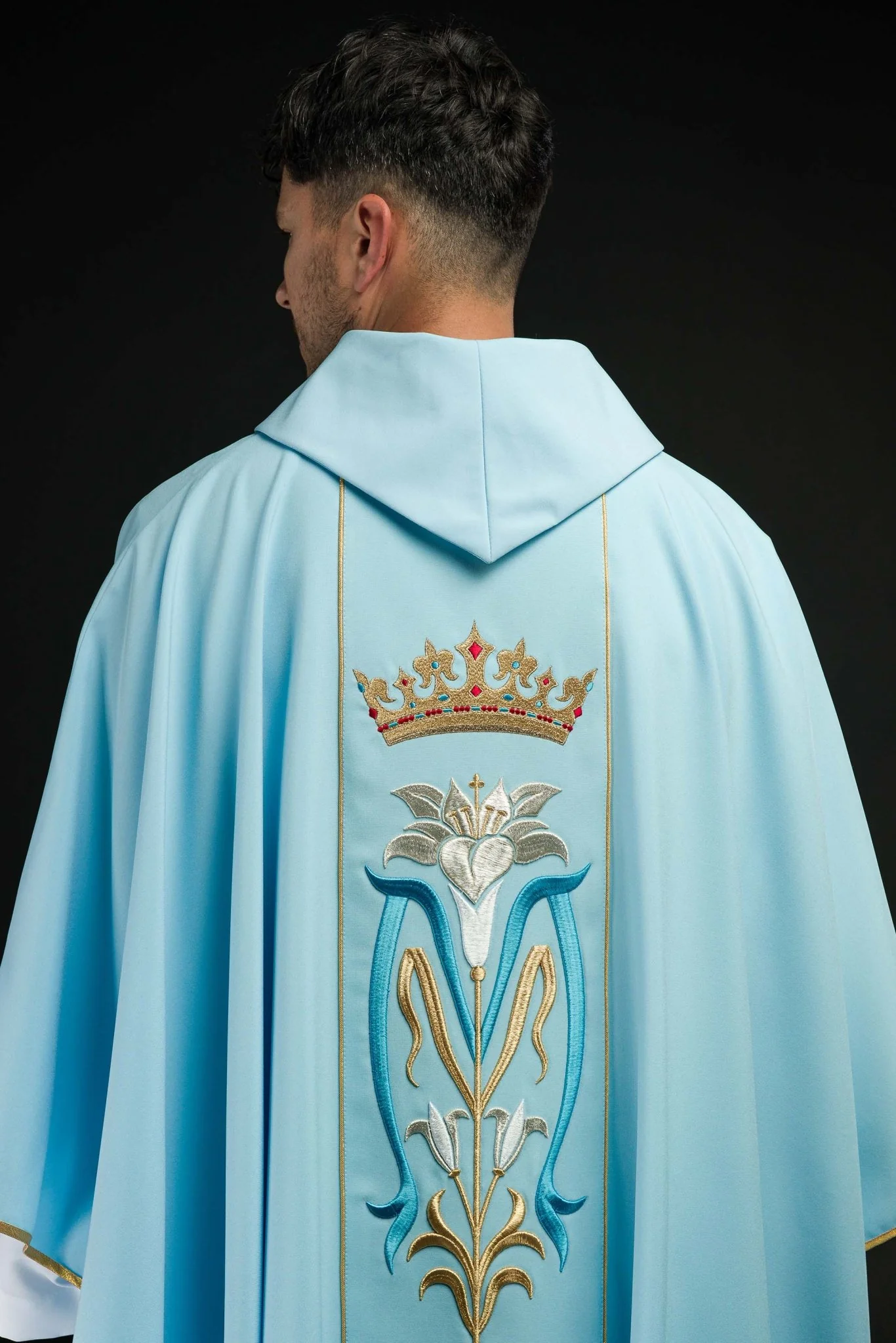 Blue liturgical Marian chasuble embroidered with a crown - Image 7