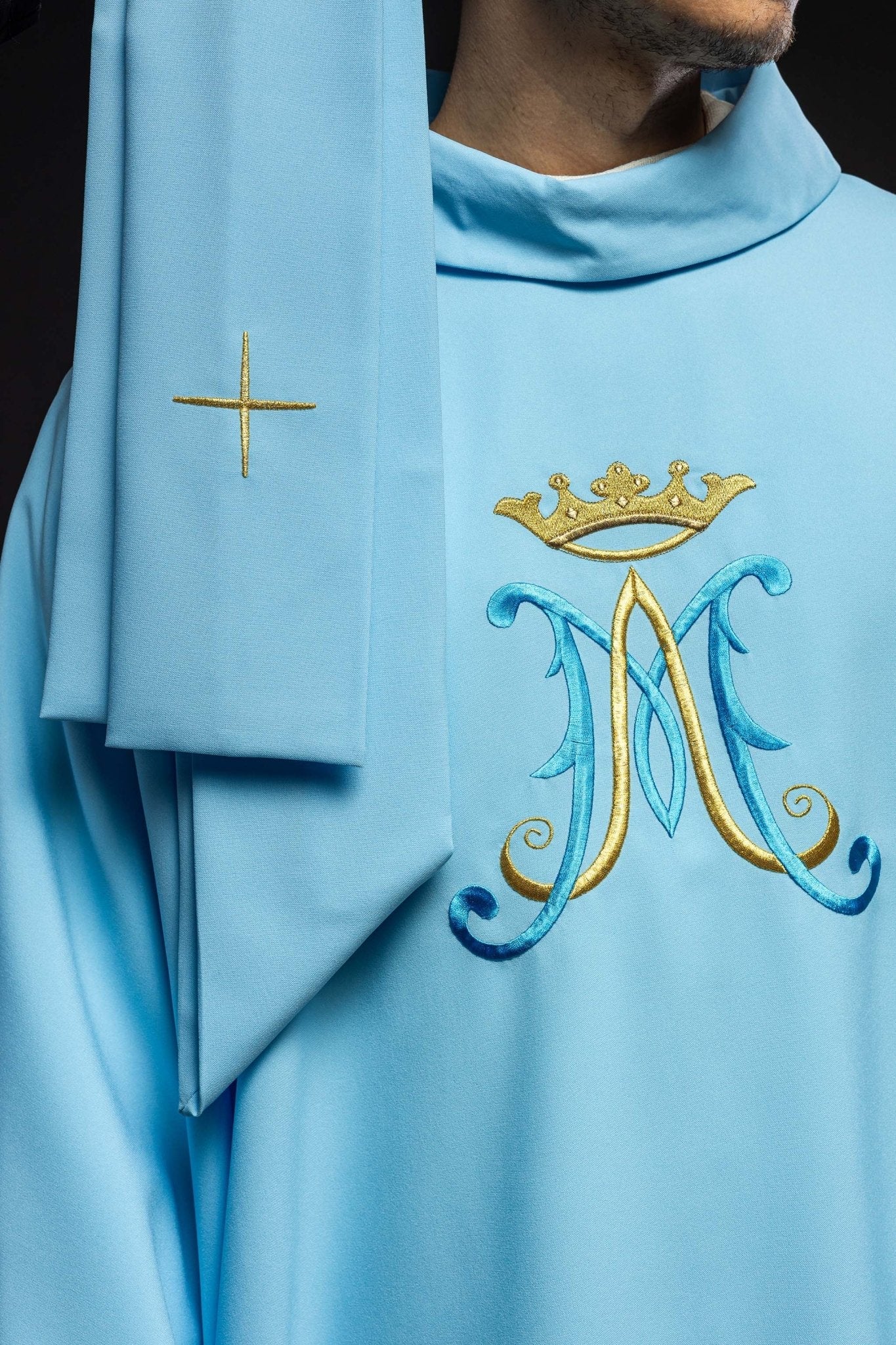 Blue chasuble embroidered with a Marian motif - Image 4