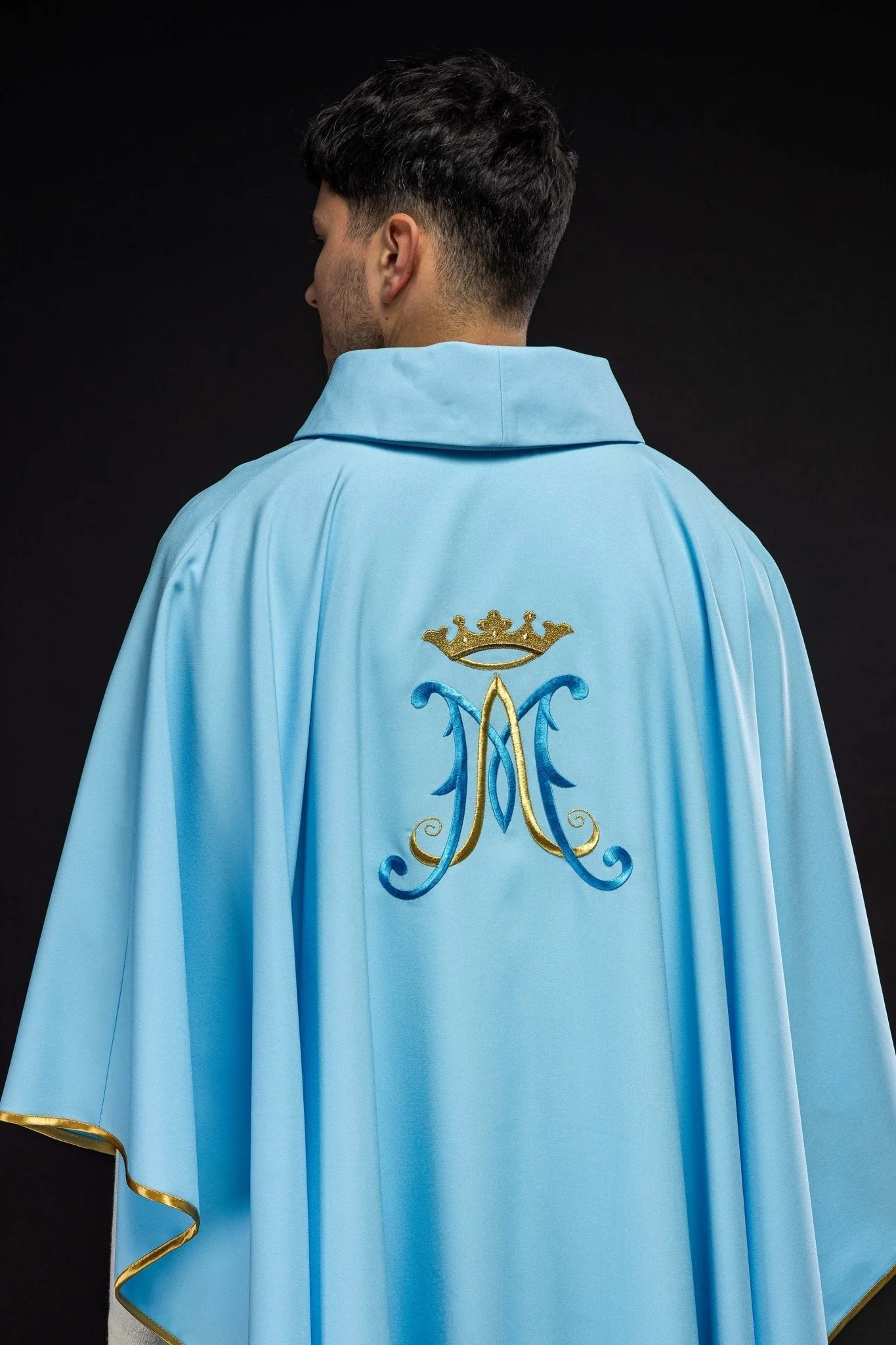 Blue chasuble embroidered with a Marian motif - Image 5