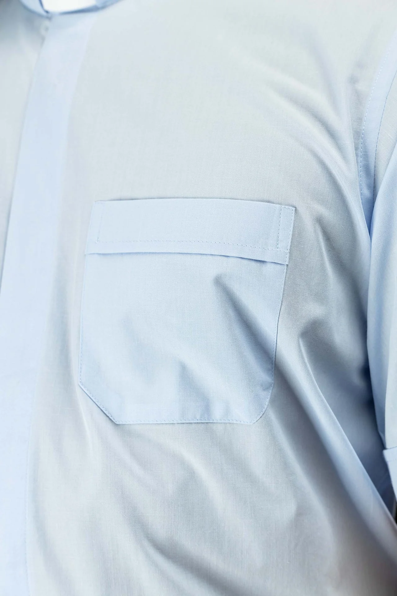 Blue short-sleeved clerical shirt with clerical collar - Image 3
