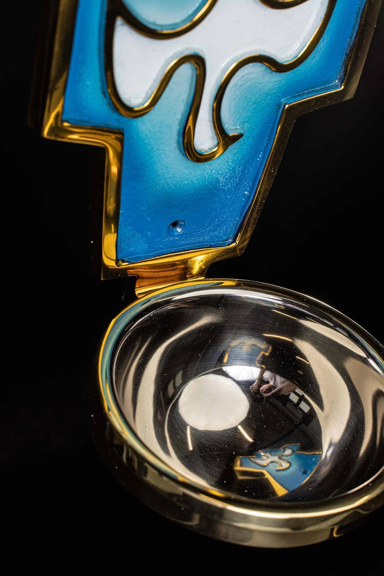 Brass holy water font with the symbol of the Holy Spirit - Image 4