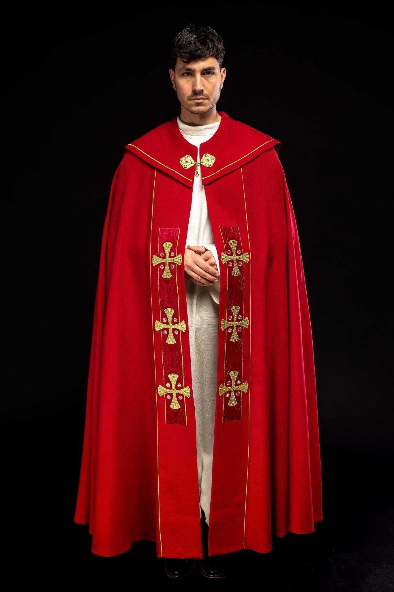 Cap in embroidered gold crosses with red velvet