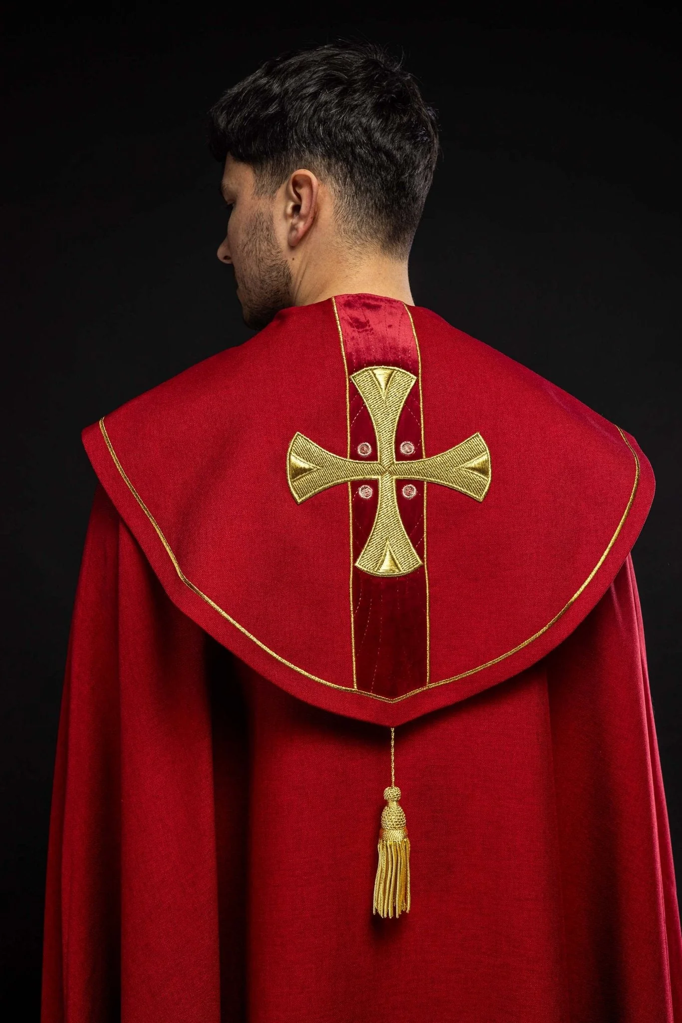 Cap in embroidered gold crosses with red velvet - Image 2