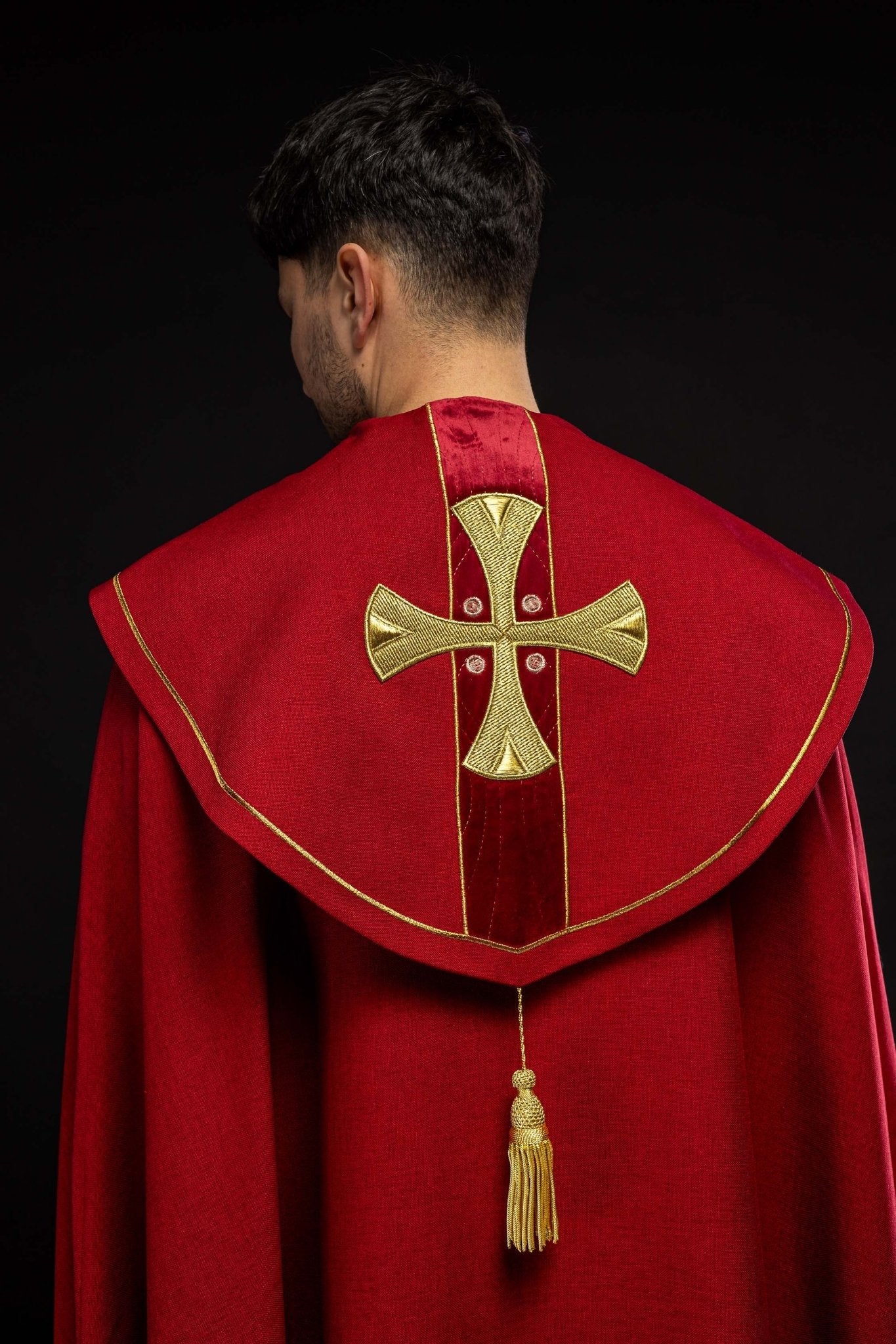 Cap in embroidered gold crosses with red velvet - Image 6