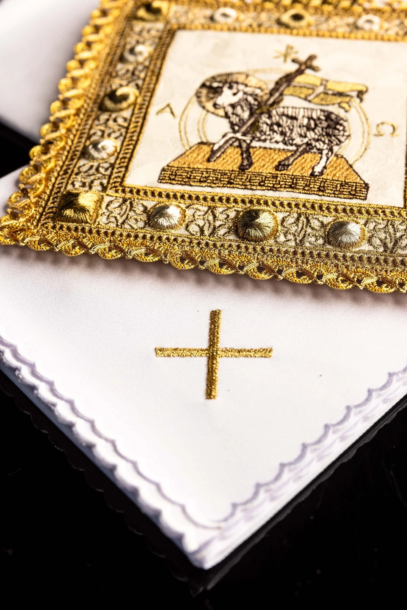 Chalice linen for Easter with the Easter Lamb - Image 3