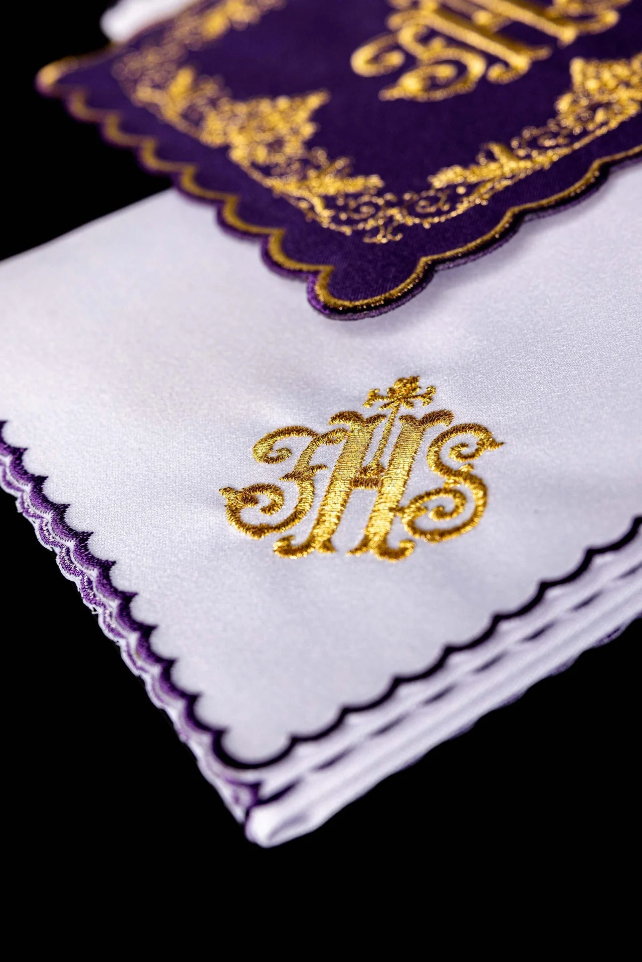 Chalice Linen Set embroidered with a purple IHS motif - Image 3