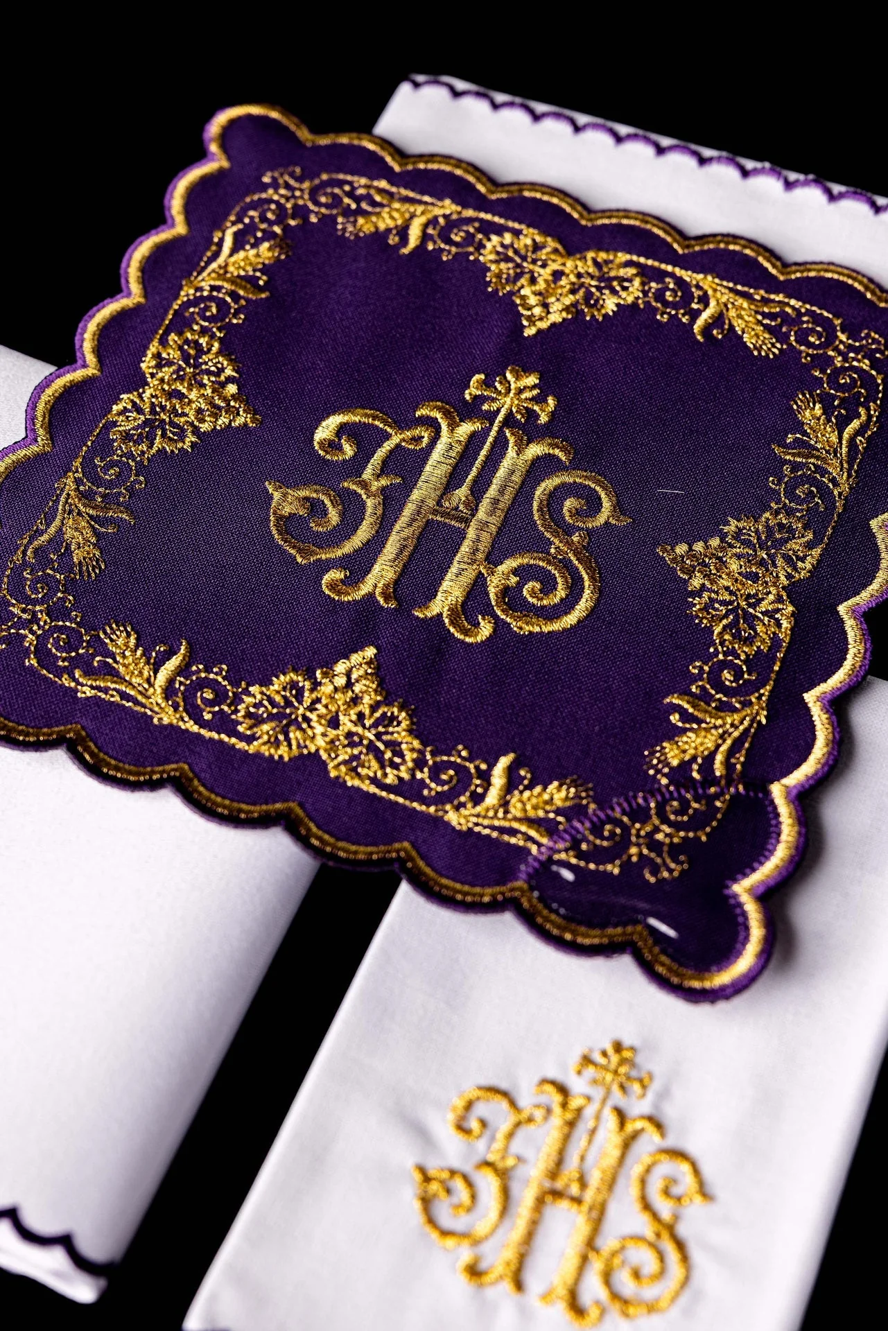 Chalice Linen Set embroidered with a purple IHS motif - Image 4