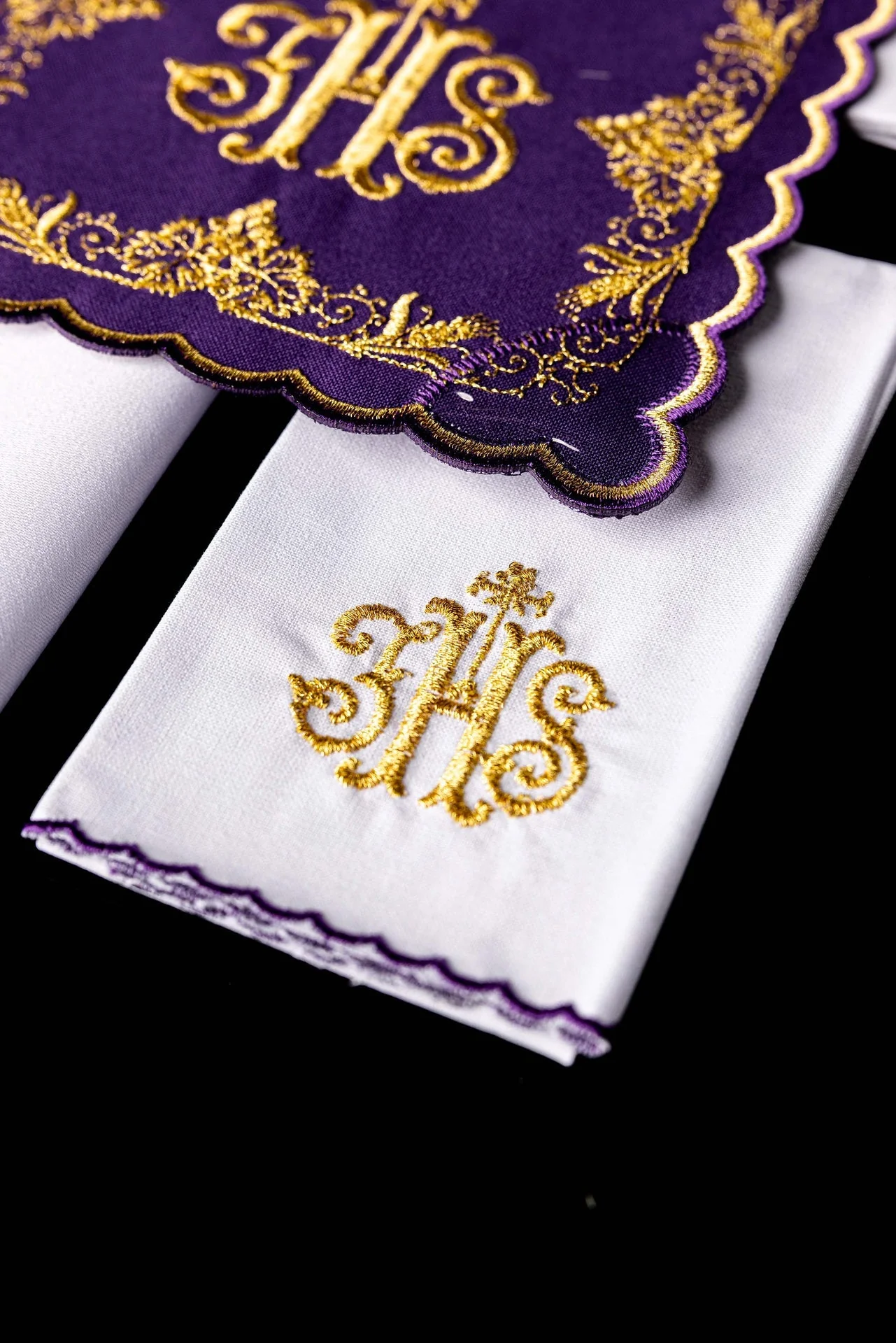 Chalice Linen Set embroidered with a purple IHS motif - Image 5