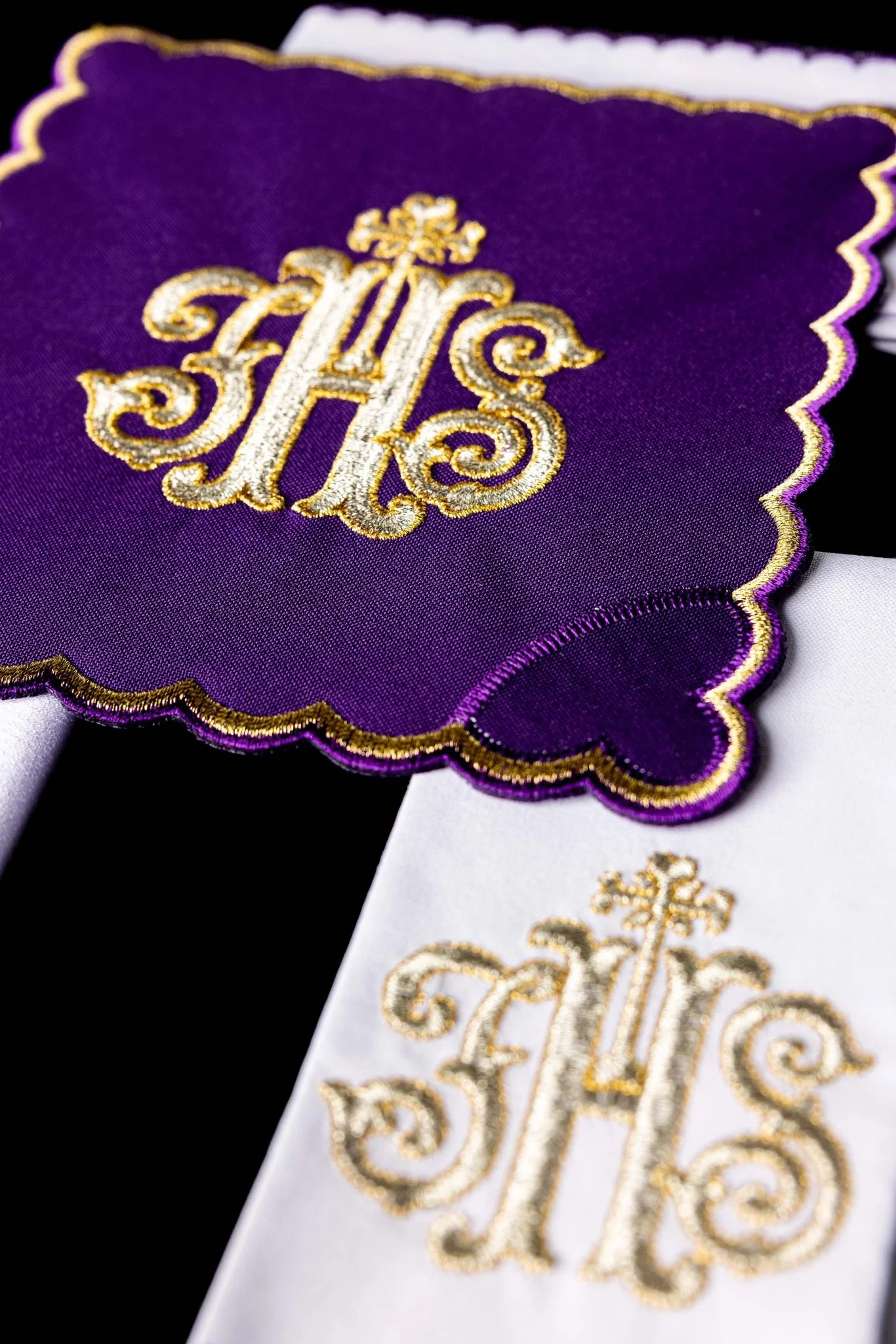 Chalice Linens set in Purple with IHS - Image 4