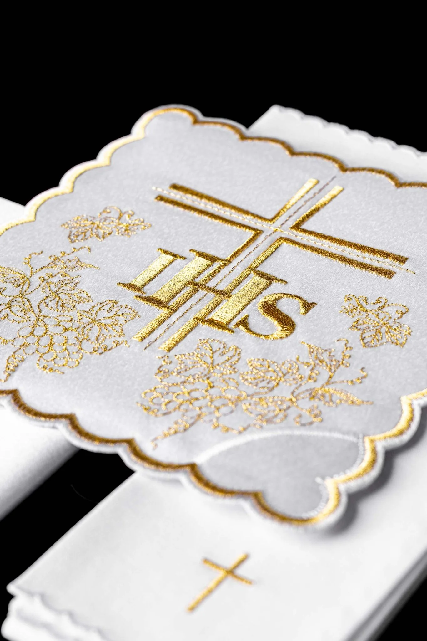 Chalice linens set made from cotton with gold cross and heart embroidery - Image 2