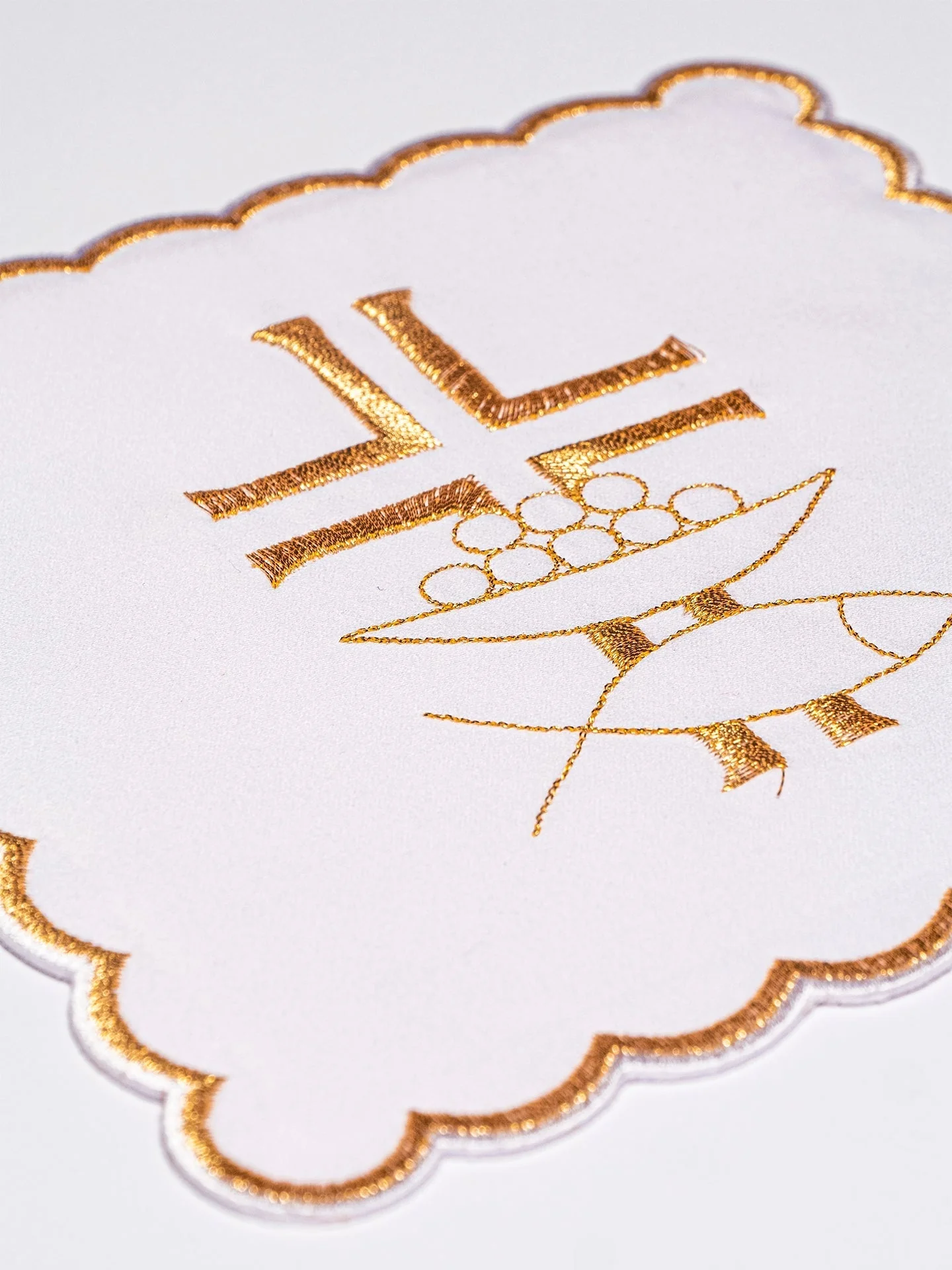 Chalice linens set with gold cross and Ichthys - Image 2
