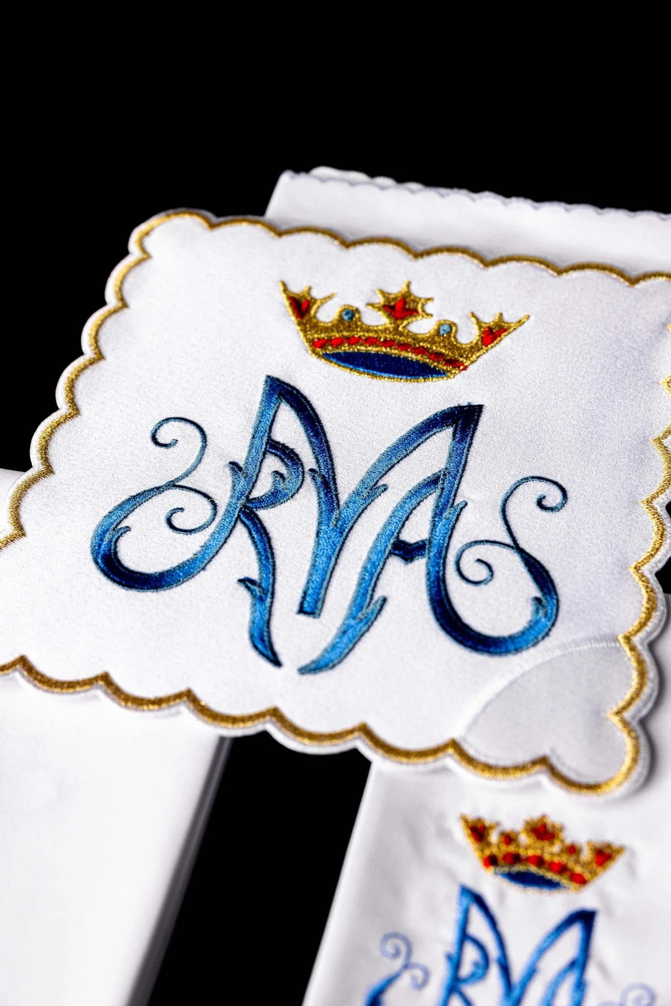 Chalice Linens with blue and gold Marian symbol - Image 2