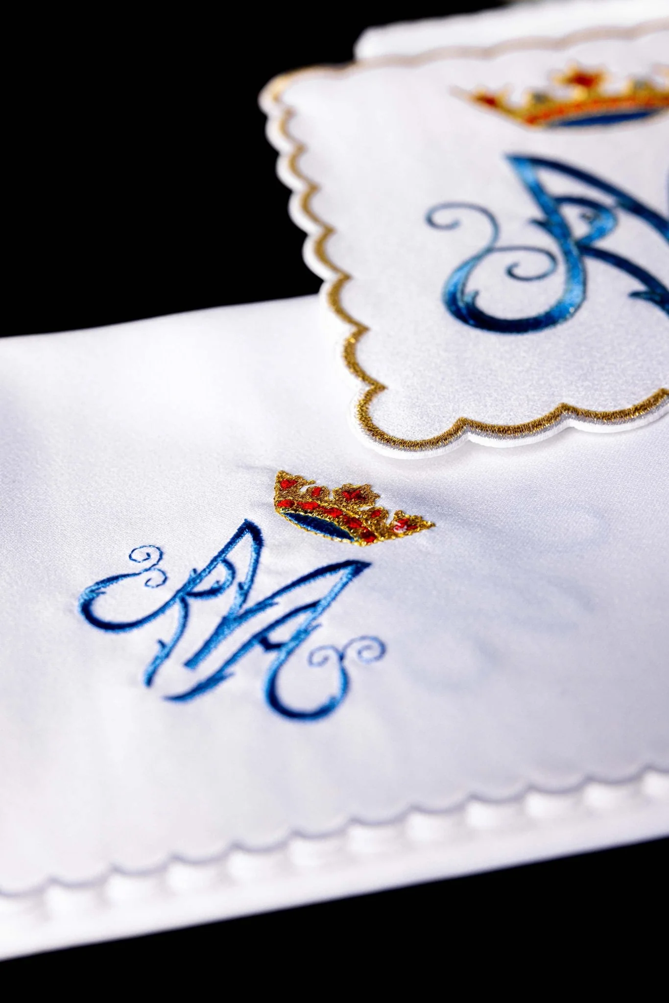Chalice Linens with blue and gold Marian symbol - Image 3