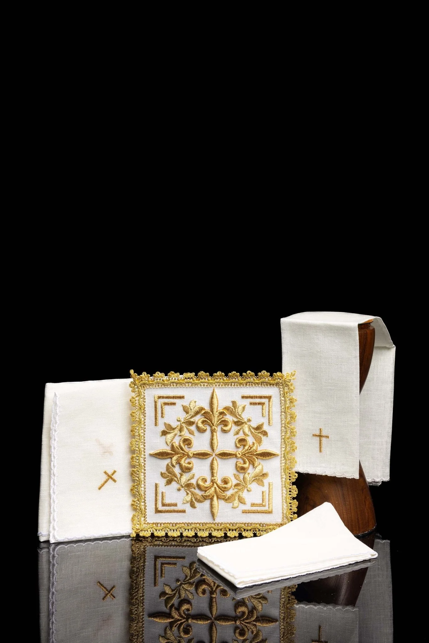Chalice Linens with Cross Motif