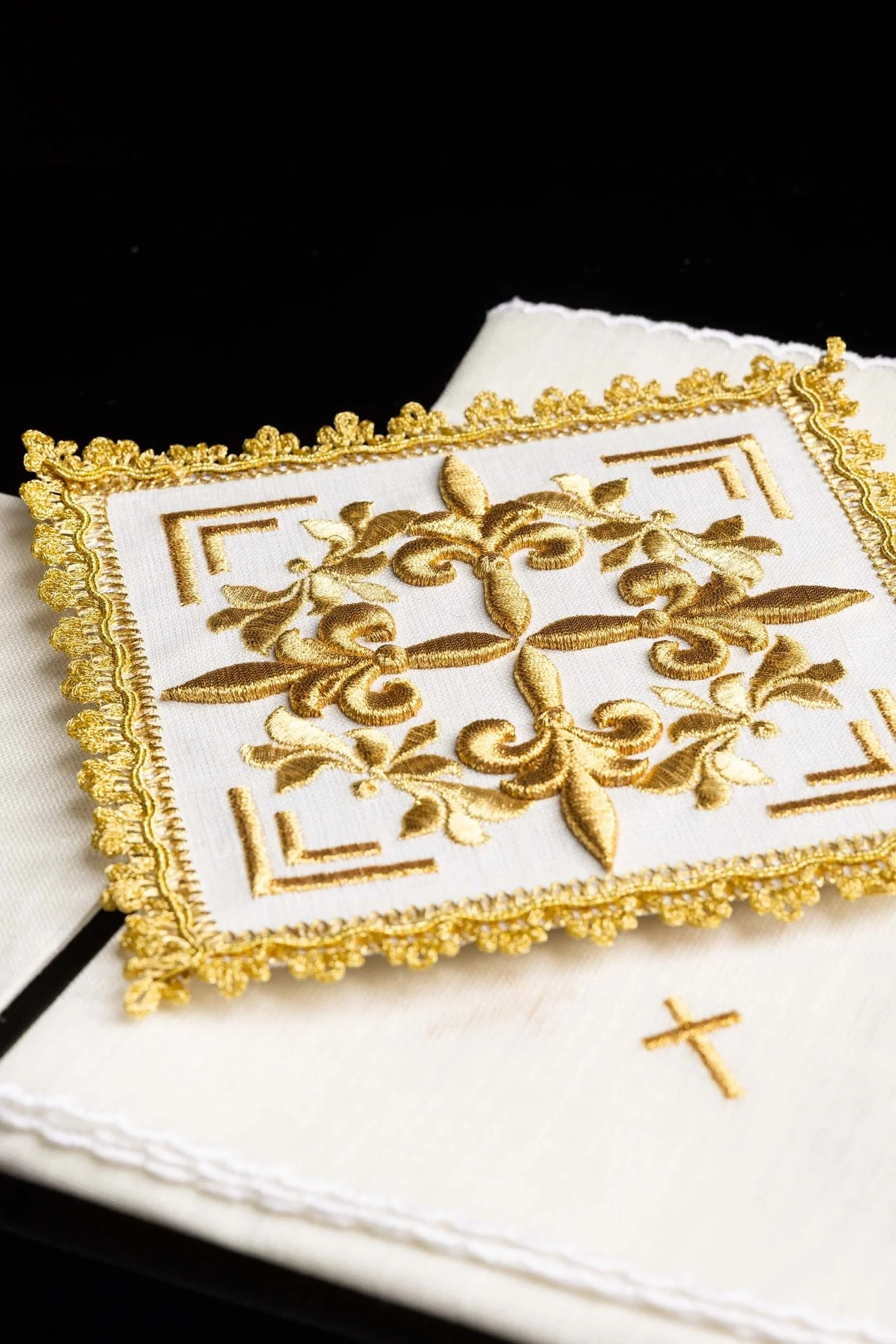 Chalice Linens with Cross Motif - Image 5