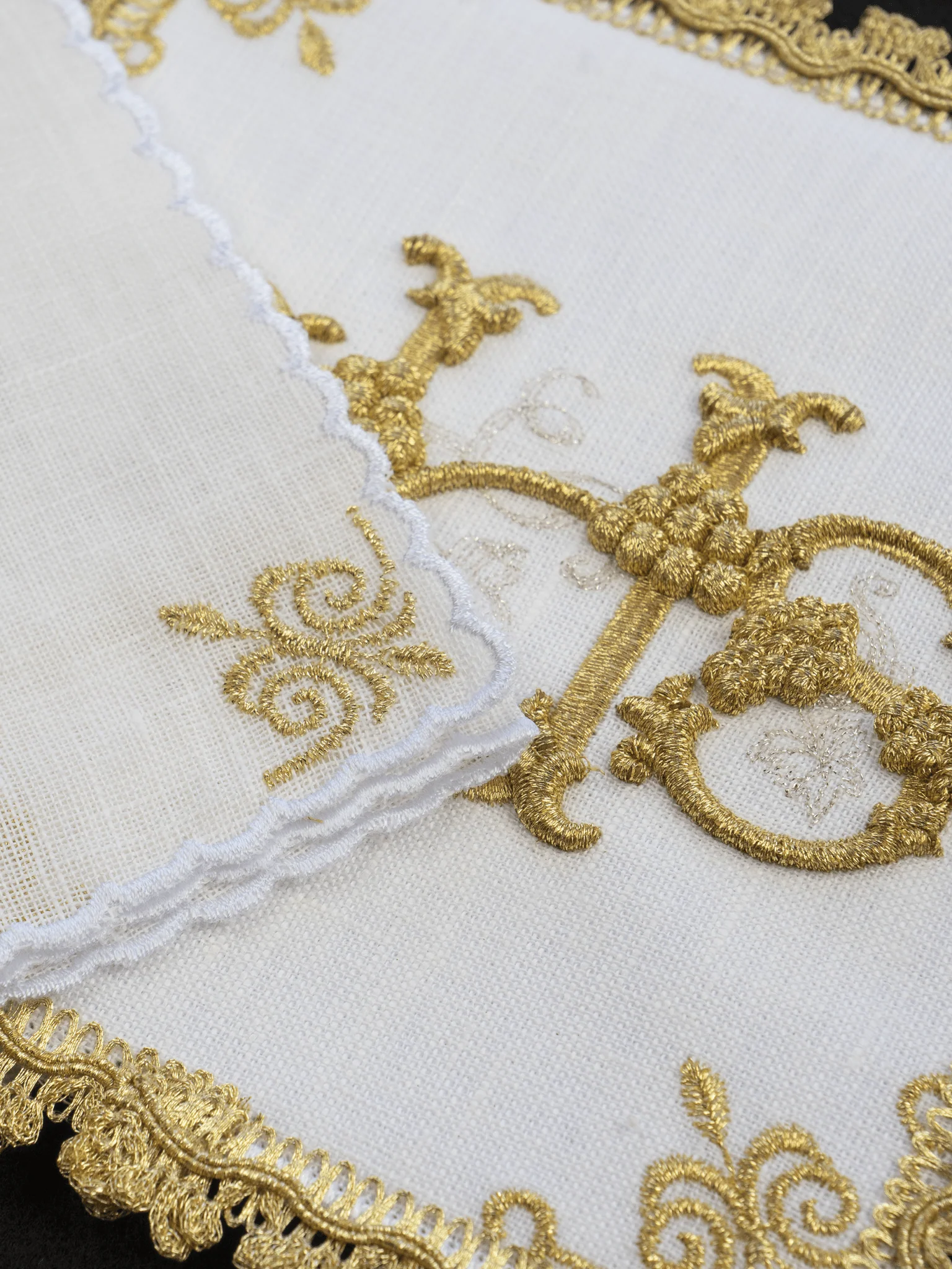 Chalice linens with embroidered IHS and grapes HA/511 - Image 2