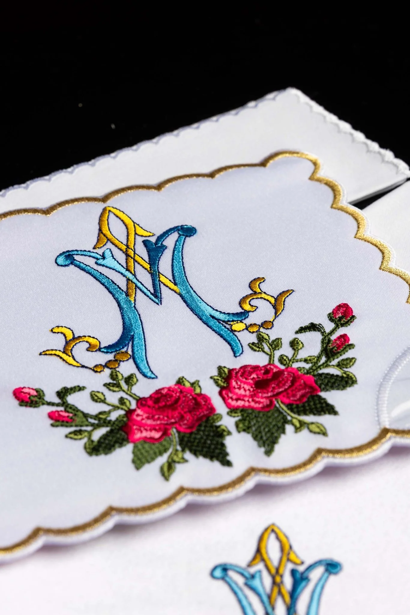 Chalice Linens with red and blue Marian Embroidery - Image 2