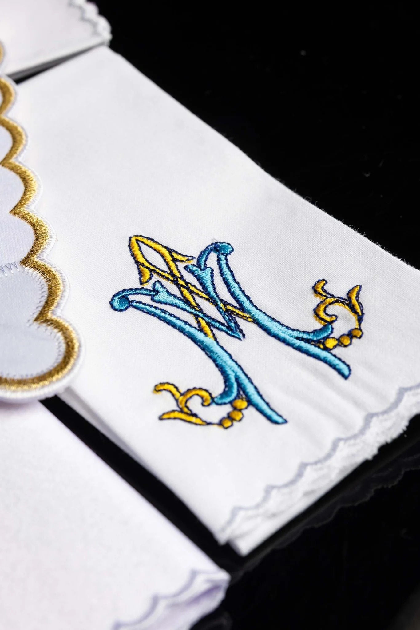 Chalice Linens with red and blue Marian Embroidery - Image 5