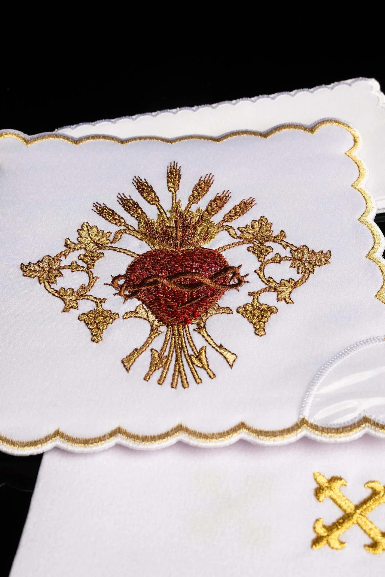 Chalice Linens with Sacred Heart of Jesus - Image 4