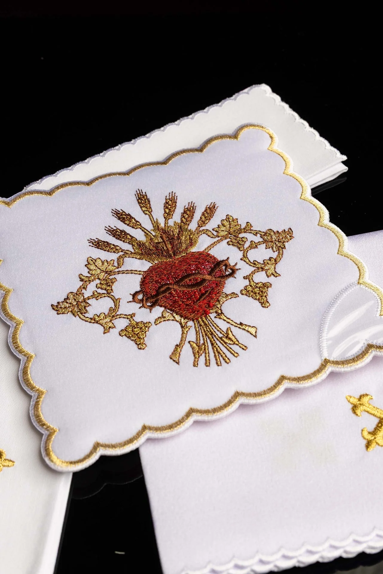 Chalice Linens with Sacred Heart of Jesus - Image 6