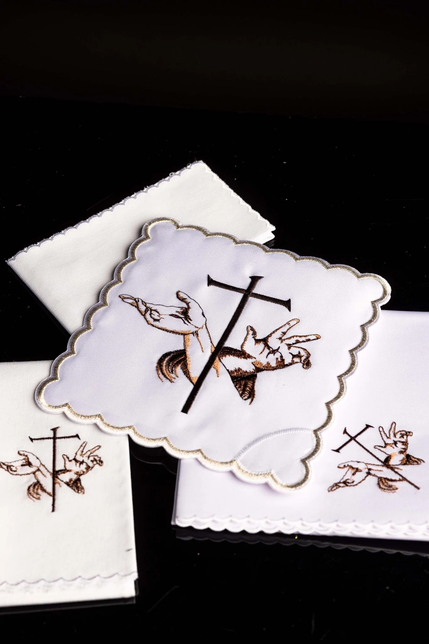 Chalice Linens with The Franciscans symbol - Image 2
