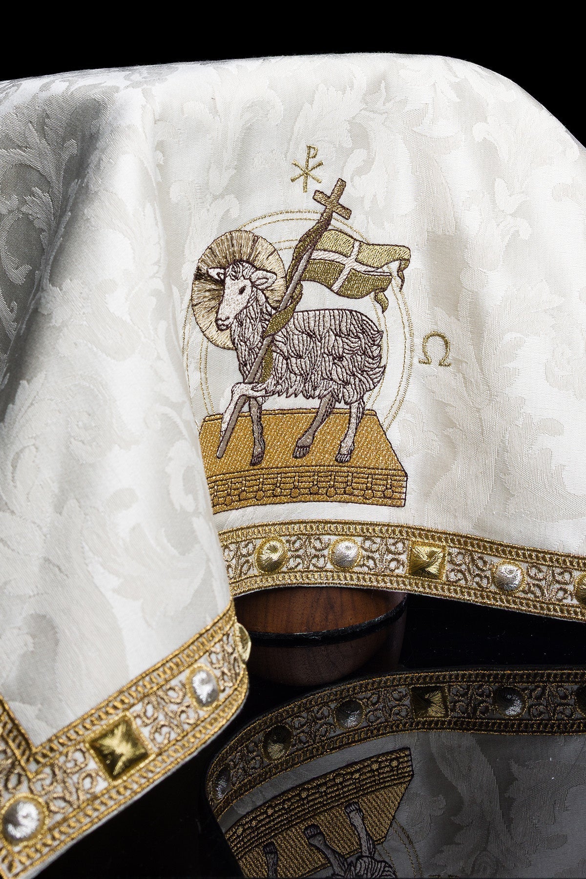 Chalice veil with embroidered Lamb jacquard fabric in ecru