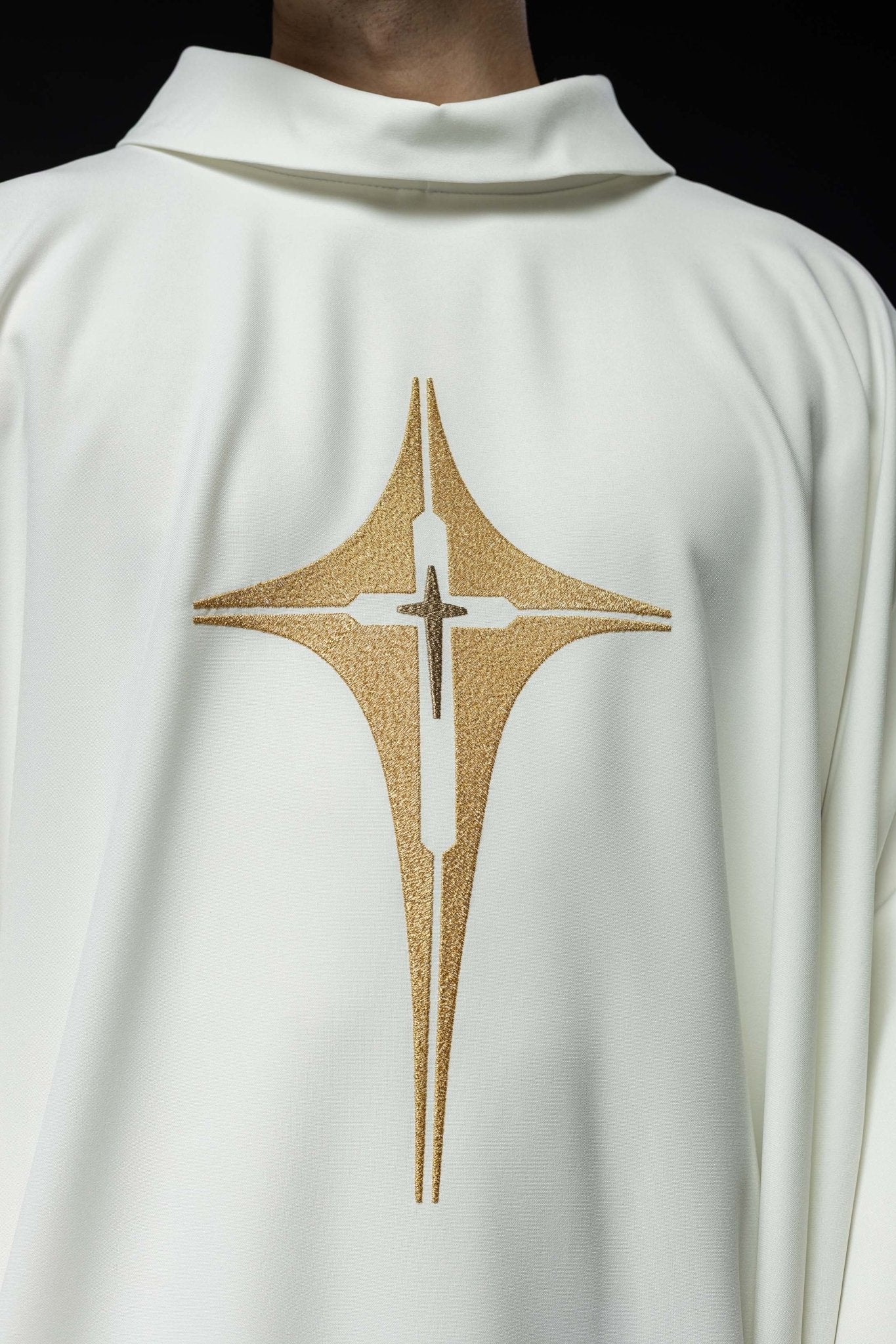 Chasuble embroidered with cross pattern in ecru - Image 3