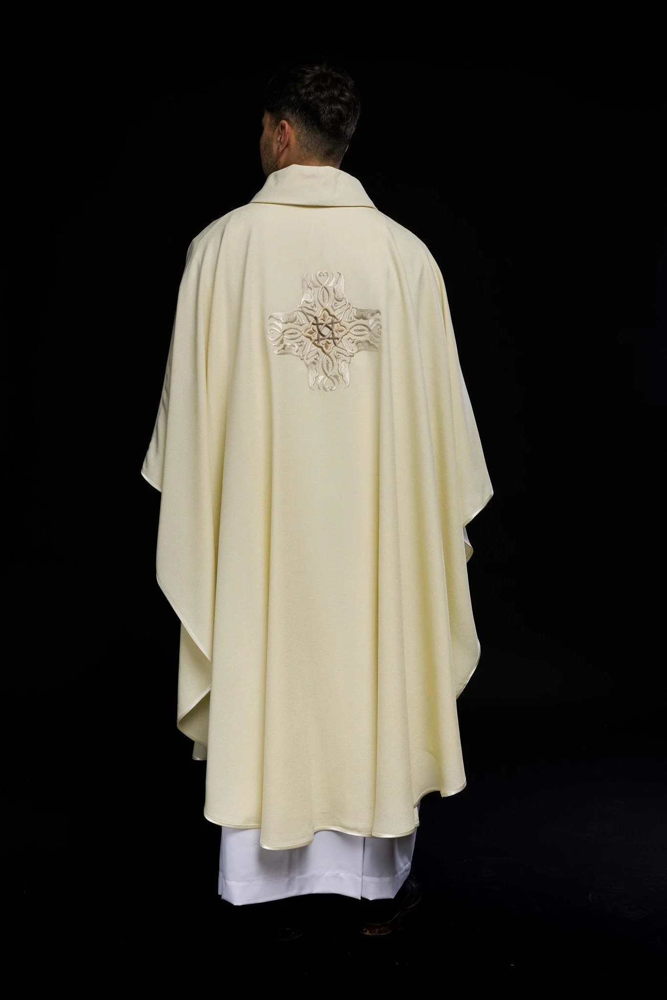 Chasuble embroidered with Cross pattern in ecru - Image 7