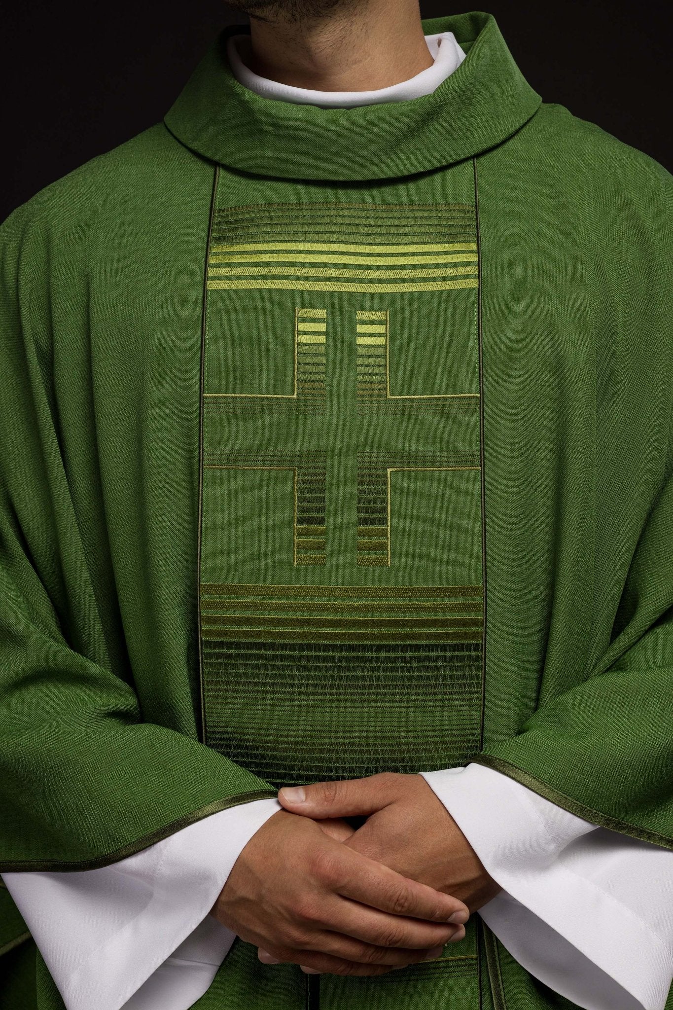 Chasuble embroidered with Crosses in green - Image 3
