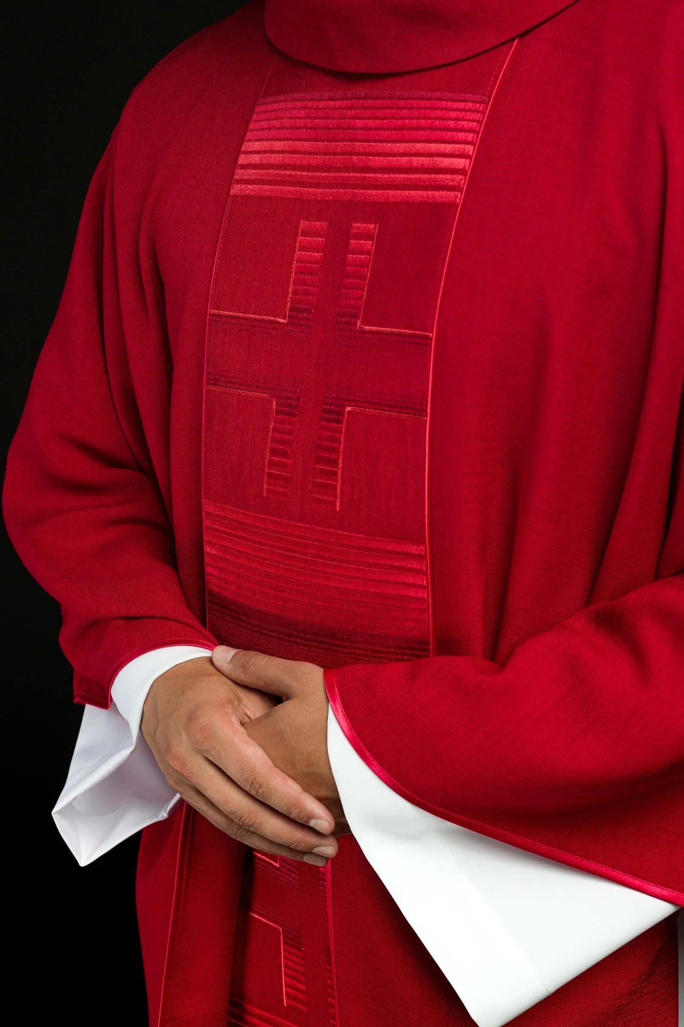 Chasuble embroidered with Crosses in red - Image 3