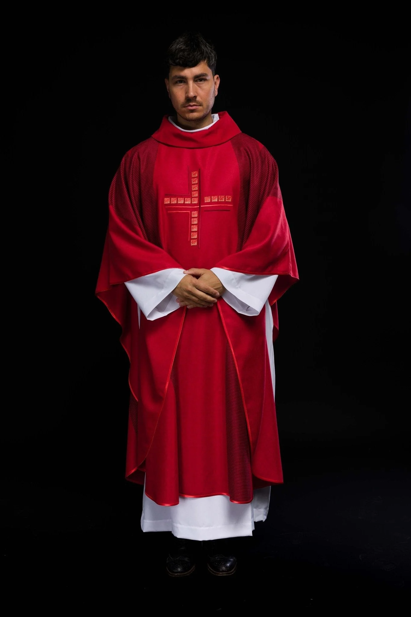 Red printed chasuble with embroidered cross - Image 10