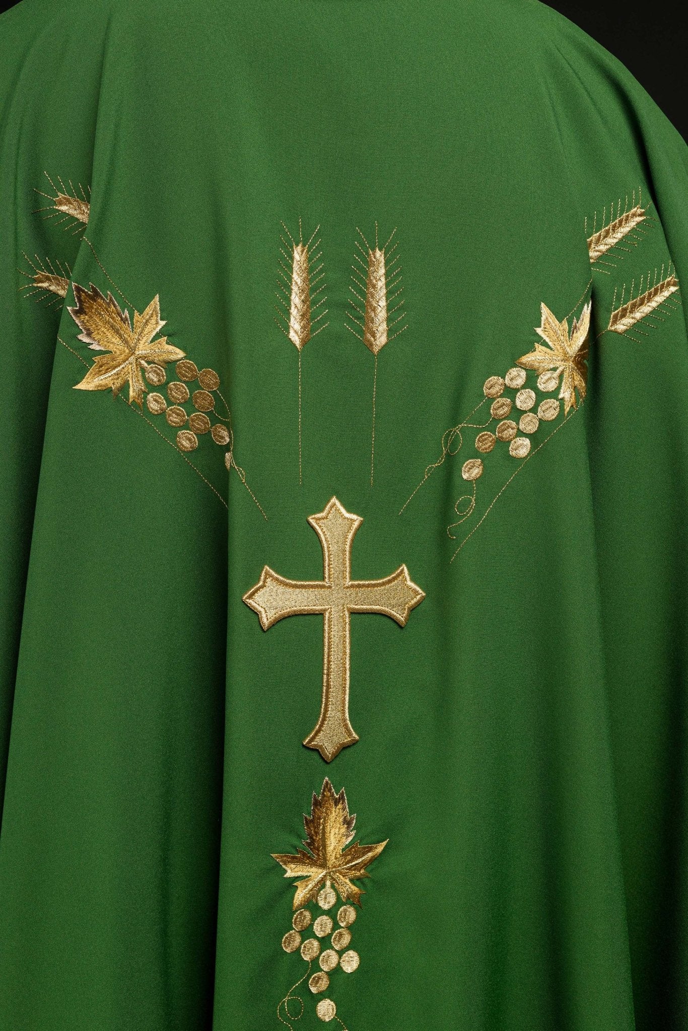 Chasuble embroidered with IHS and grape symbols in green - Image 6