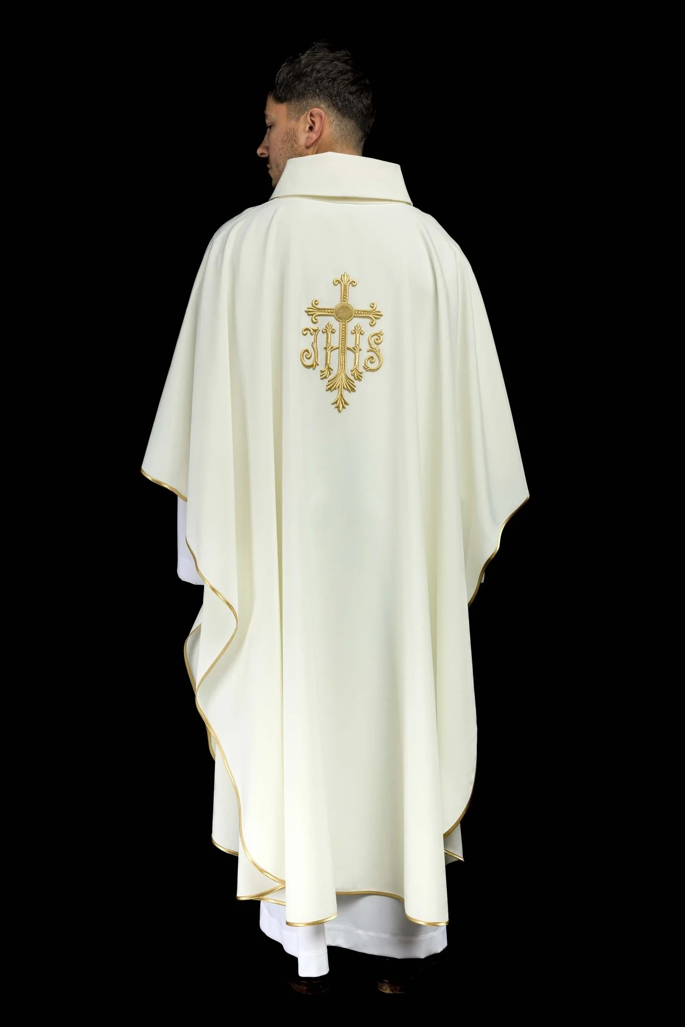 Chasuble embroidered with IHS symbol in ecru - Image 7