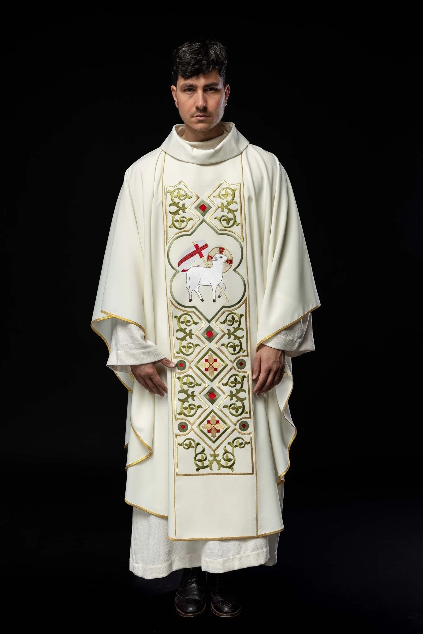 Chasuble embroidered with Lamb pattern in ecru - Image 2
