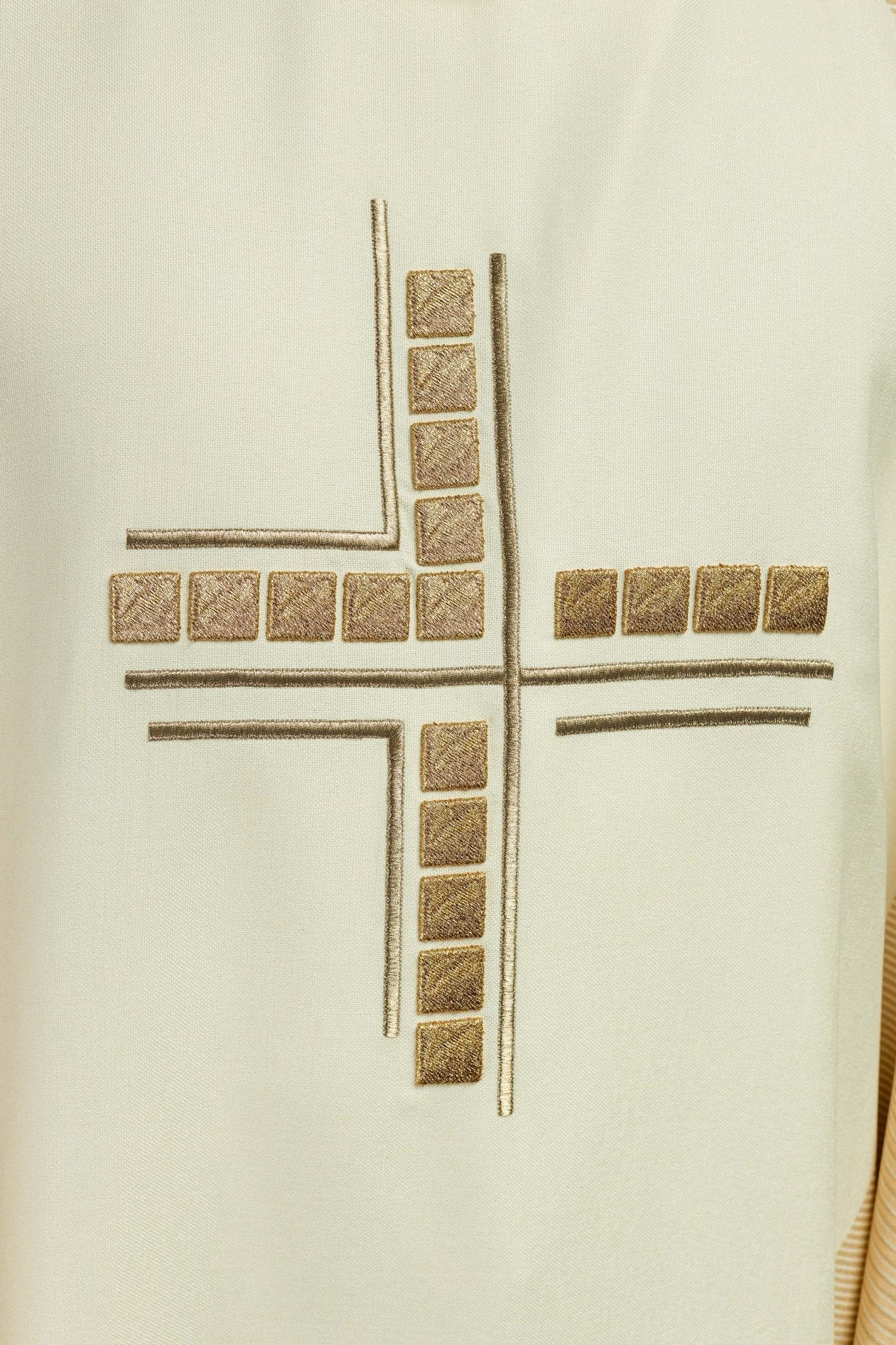 Ivory priests chasuble with printed cross design - Image 3