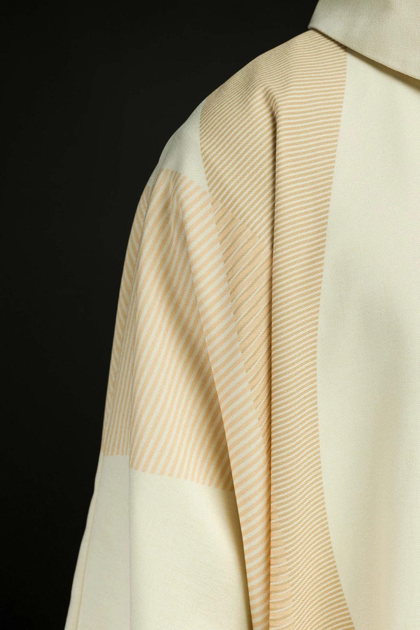 Ivory priests chasuble with printed cross design - Image 4