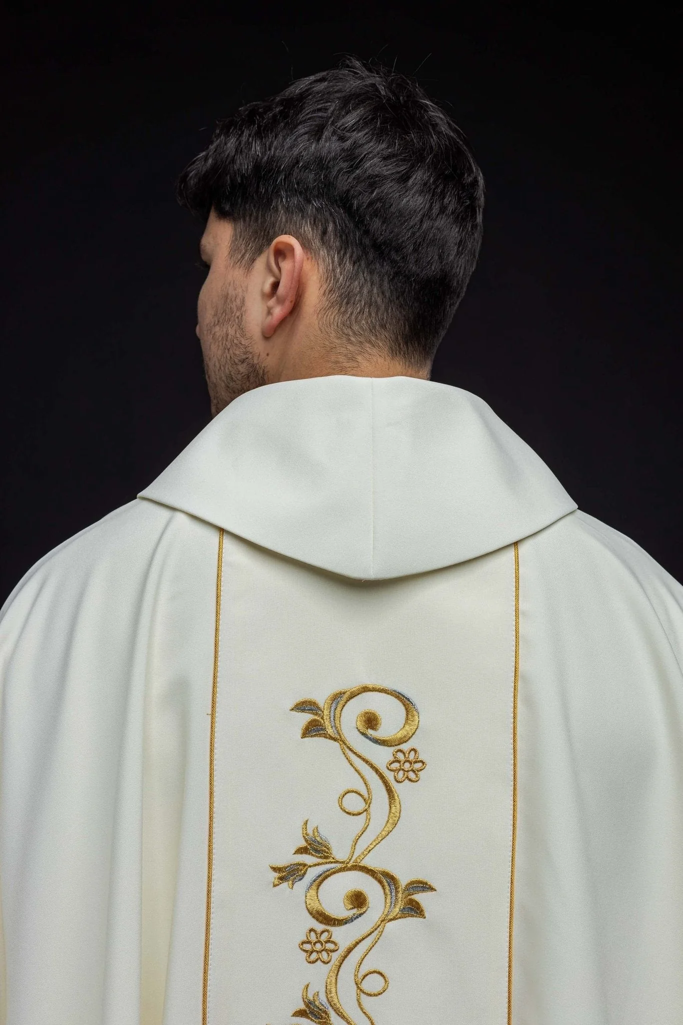 Chasuble embroidered with the image of Saint Faustina - Image 6